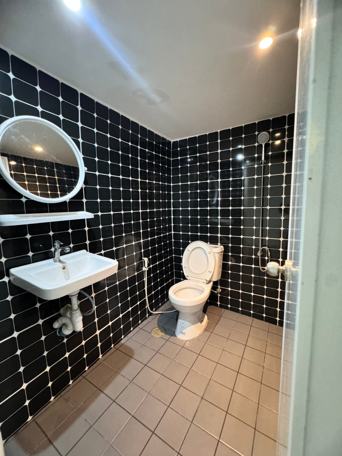 For SaleWarehouseSamut Prakan,Samrong : For sale cheap, corner warehouse New design and decoration of the whole house, Bang Pu Nakhon 1/2 with office (N.1462)