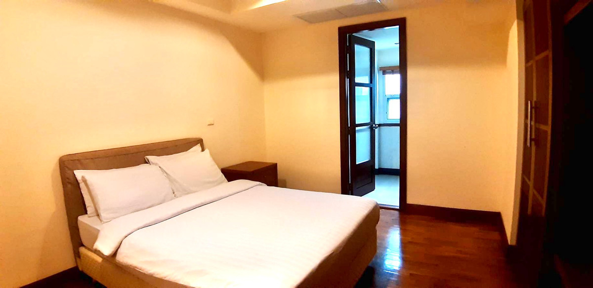 ให้เช่าคอนโดสาทร นราธิวาส : ให้เช่า คอนโด 3 ห้องนอน 200 ตร.ม.  Pet Friendly  ใกล้ BTS ช่องนนทรี  