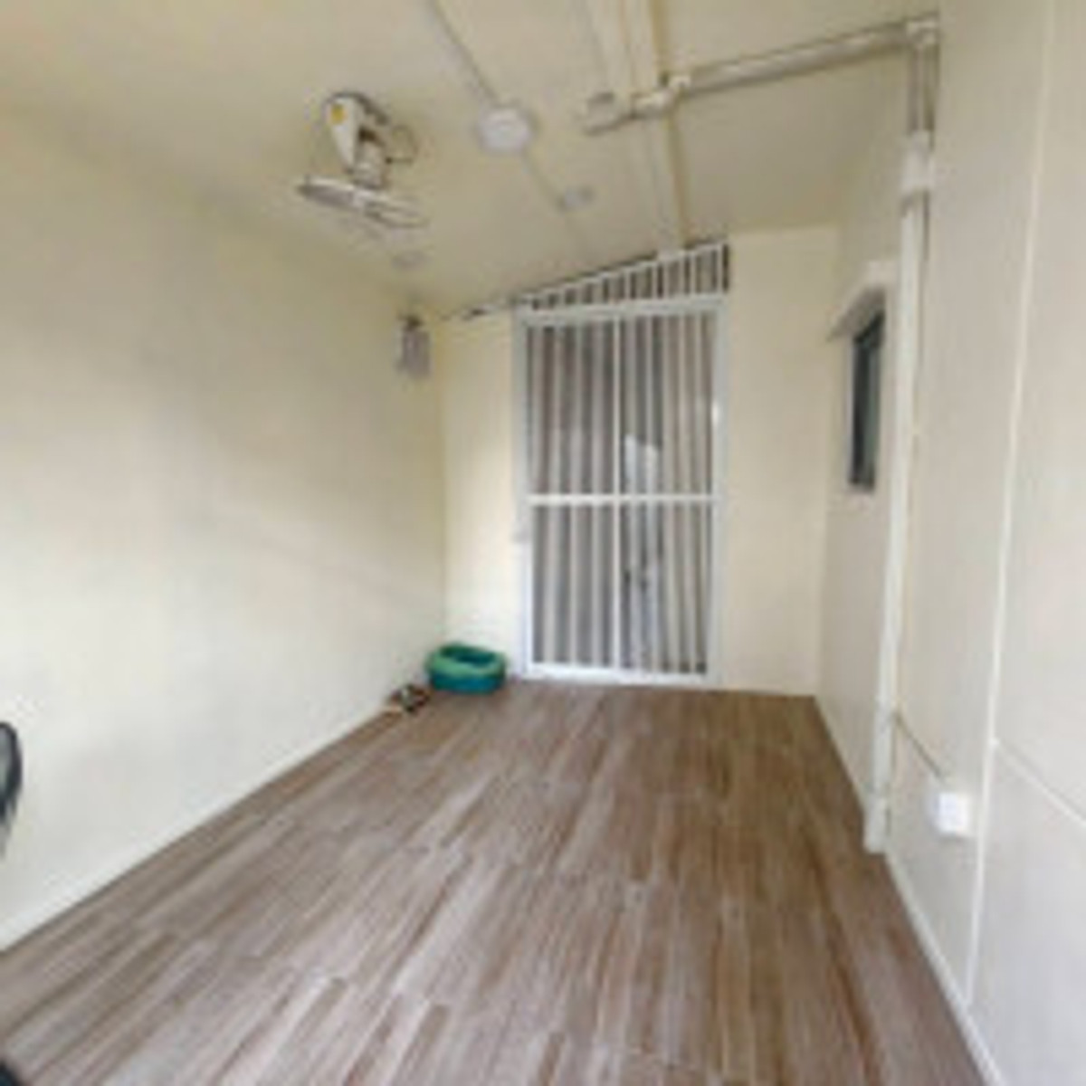 HouseLadkrabang, Suwannaphum Airport : Sell/rent luxury house THE CITY Sukhumvit-On Nut Private corner house, 4 bedrooms, 5 bathrooms, 18.5 million (rent 1 hundred thousand), has a separate pet room, fully furnished, ready to move in, AP quality society.