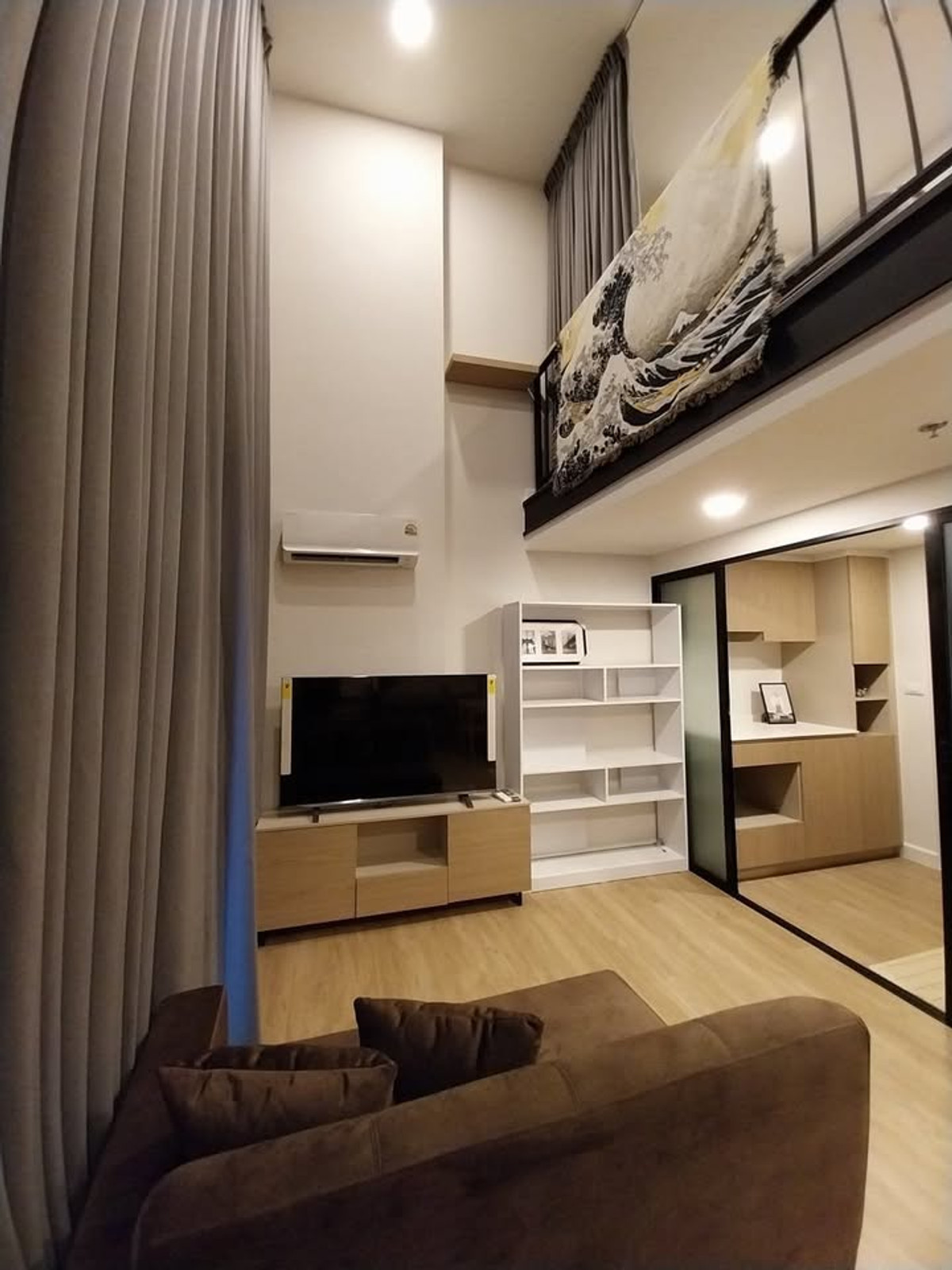 ให้เช่าคอนโดราษฎร์บูรณะ สุขสวัสดิ์ : 🏙️ อยู่คอนโดแต่ฟีลบ้าน! Xtra Loft เพดานสูง 4.95 ม. วิวโค้งน้ำเจ้าพระยา