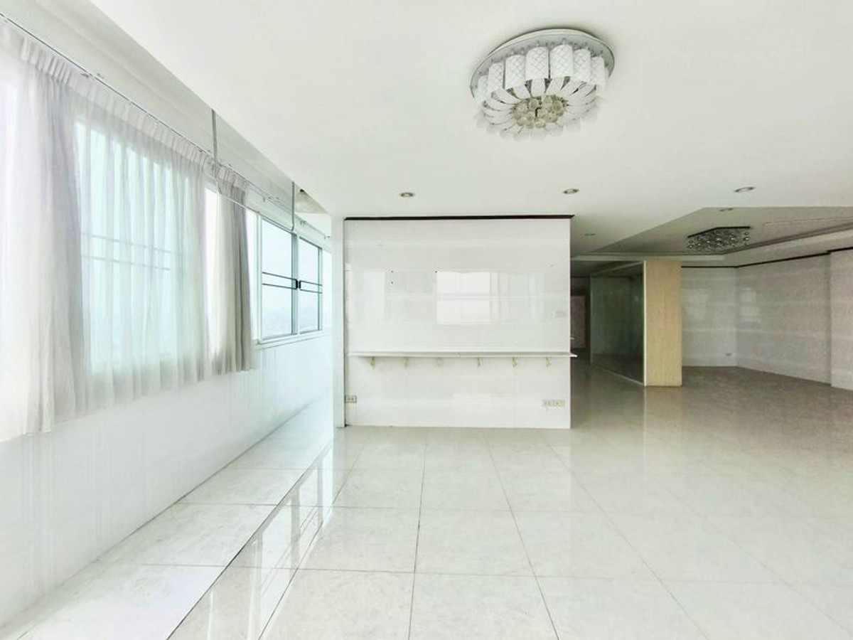 ขายคอนโดพัฒนาการ ศรีนครินทร์ : ขายคอนโด The Trio Garden (เดอะ ทรีโอ การ์เด้นท์) ห้องมุม ใกล้ MRT ศรีนครินทร์ 38 เนื้อที่ 105 ตารางเมตร 2 ห้องนอน ชั้น 20 ซอยศรีนครินทร์ 38 แขวงหนองบอน เขตประเวศ กรุงเทพมหานคร