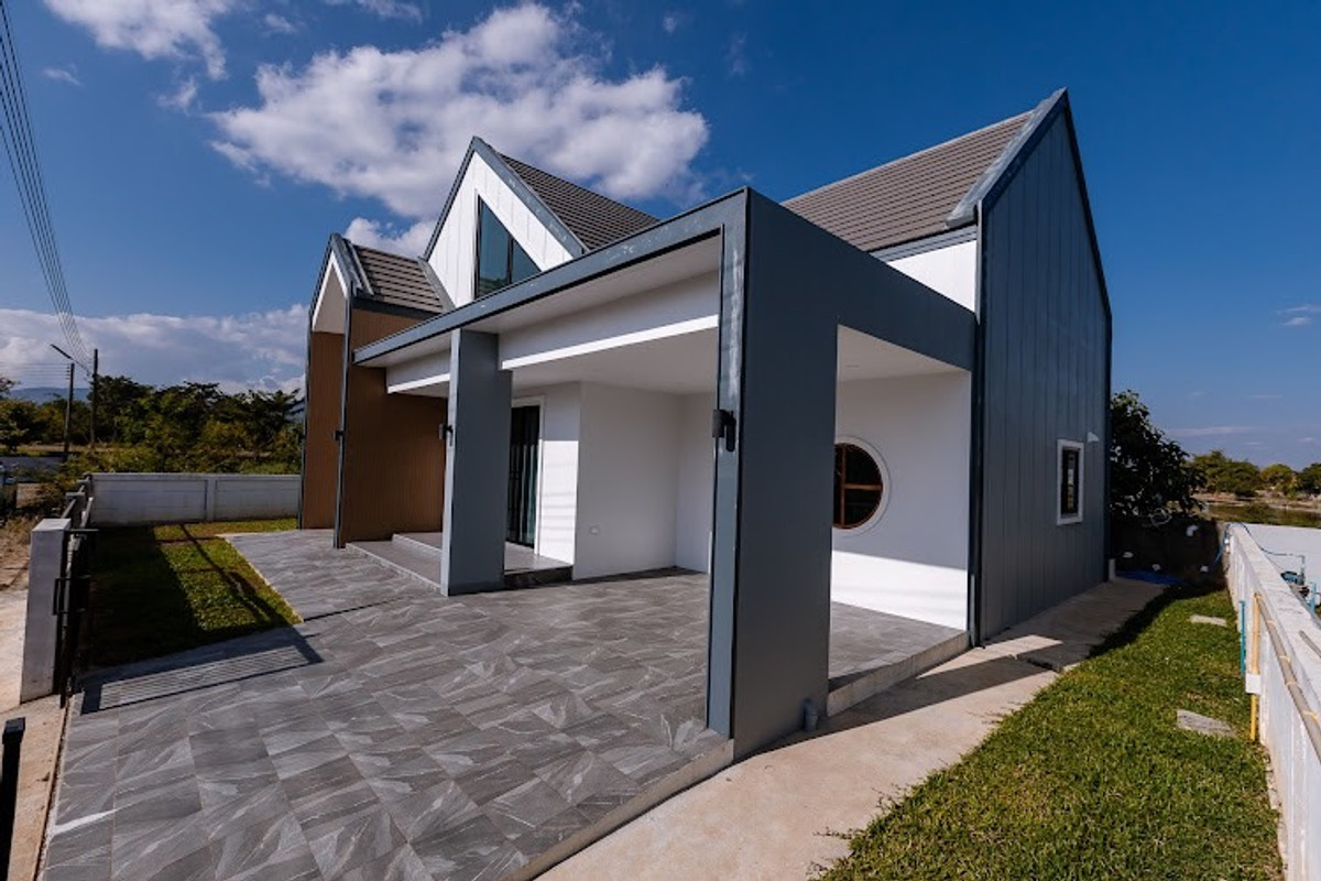 ขายบ้านเชียงราย : ✈️ ด่วน! ขายบ้านเดี่ยวพร้อมอยู่เชียงราย (โซนบ้านดู่) ดีไซน์มินิมอล พื้นที่กว้าง 88.6 ตร.ว. ใกล้สนามบินแม่ฟ้าหลวงเพียง 5 นาที! 🏡