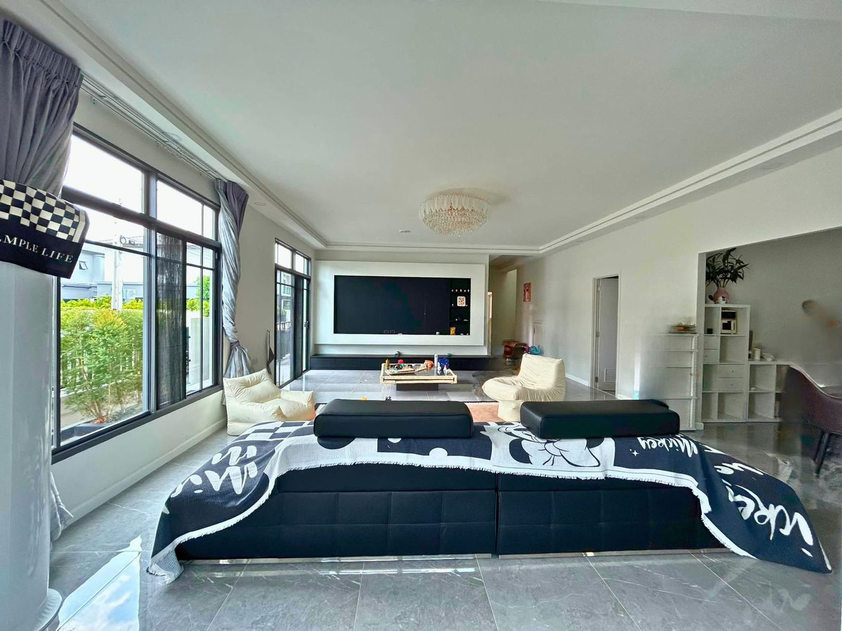 For RentHouseLadkrabang, Suwannaphum Airport : For rent (short term) 4 bedroom detached house, Grand Britannia Rama 9 – Krungthep Kreetha, near Wellington International School.