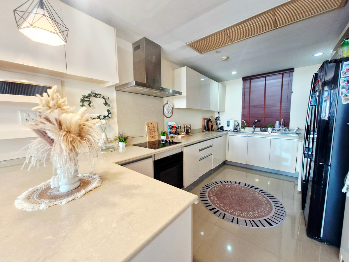 ขายคอนโดวงเวียนใหญ่ เจริญนคร : เจ้าของรีบขาย ราคาดีที่สุดในตึก ใครเล็งไว้รีบเลยค่ะราคานี้หาไม่ได้แล้ว ห้องไซส์ใหญ่🐶Pet-Friendly🐱✨Watermark Chaophraya River✨ 3 ห้องนอน 3 ห้องน้ำ ขนาด 145 ตร.ม ใกล้ BTS / MRT กรุงธนบุรี (1.6 กม.) Tel.0982645161 