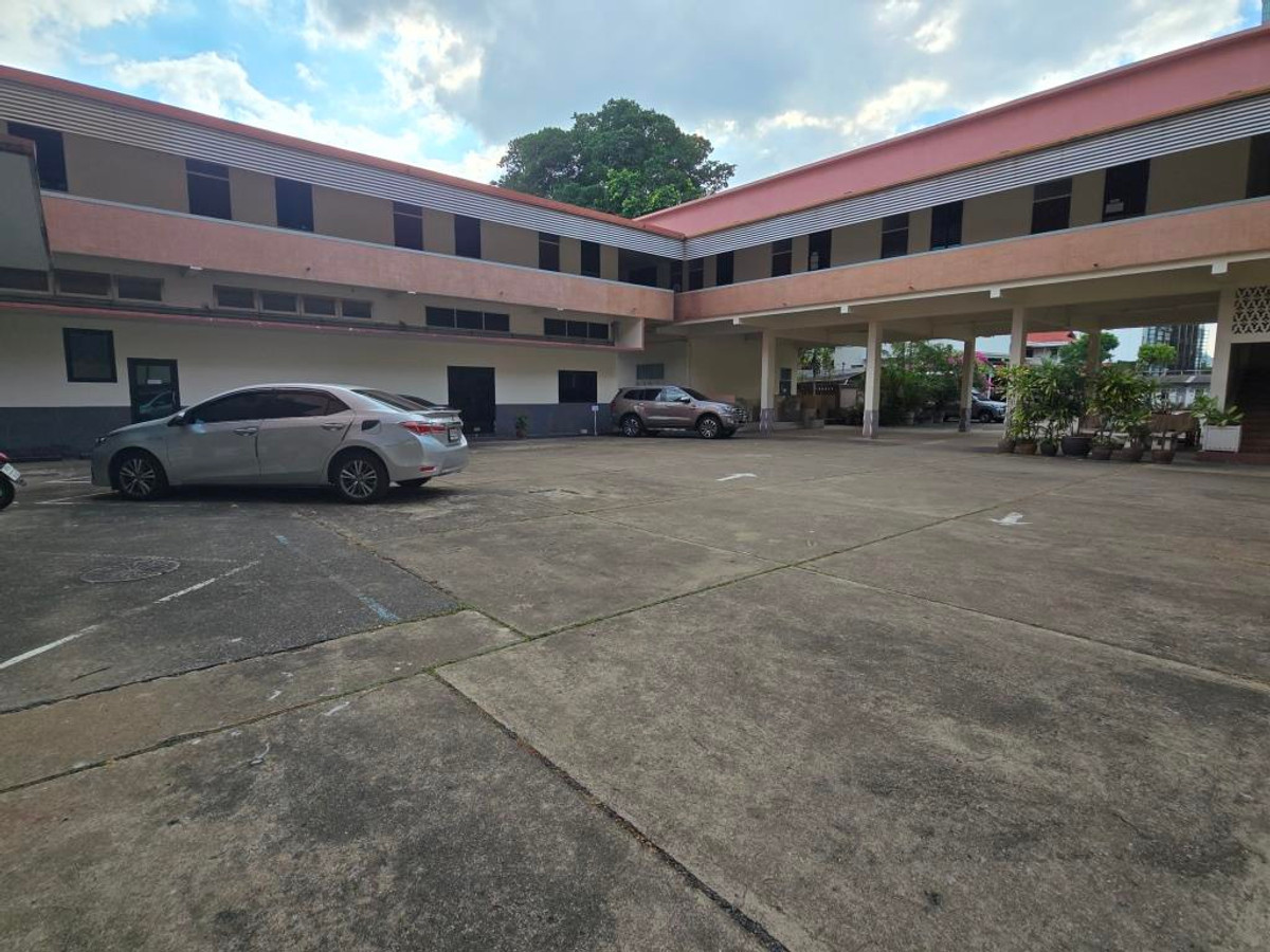 For RentWarehouseAri,Anusaowaree : Ground floor area, service business, product storage, 50-70 sq m., 200-250 baht per sq m. Saphan Khwai