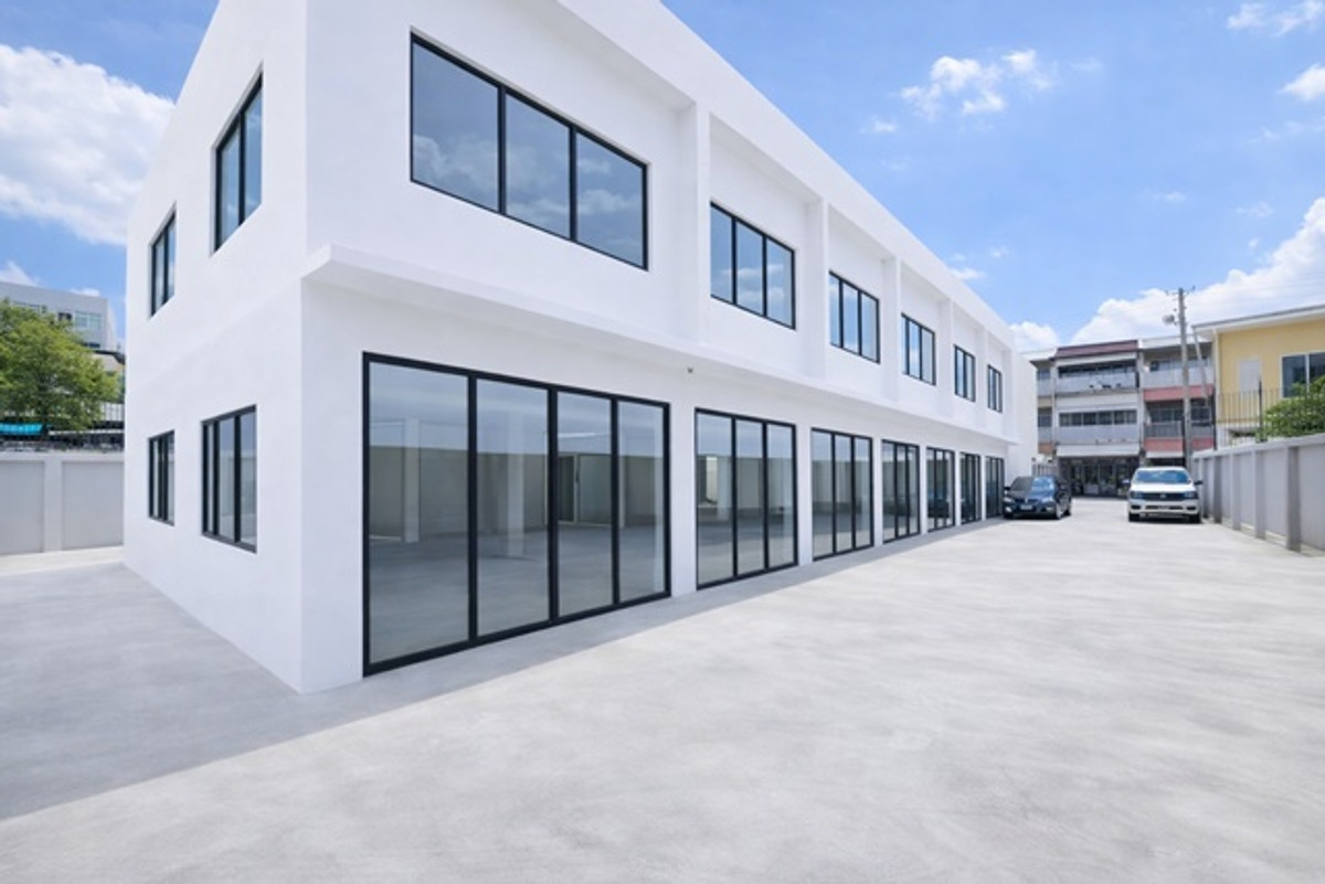For RentWarehouseWitthayu, Chidlom, Langsuan, Ploenchit : Showrooms Warehouse 6Units The Bangkok Sathorn near BTS Surasak 200m for rent 2beds 4baths Central B