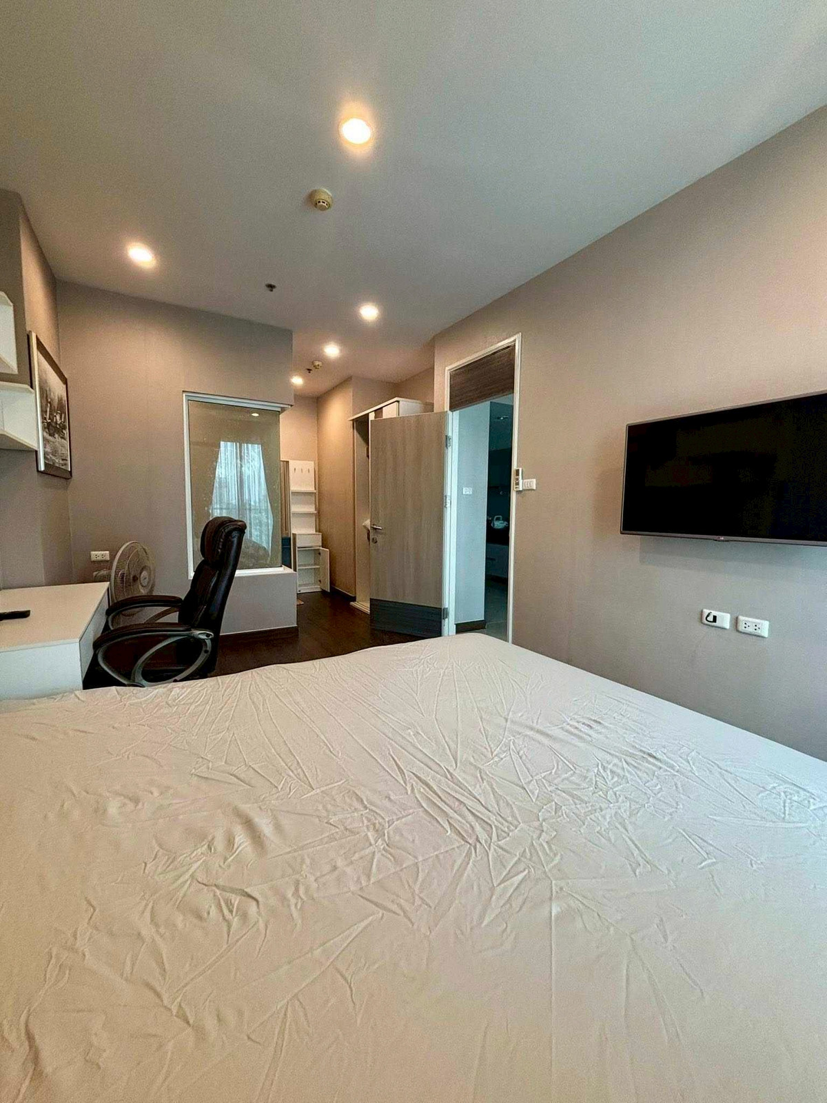 ให้เช่าคอนโดสุขุมวิท อโศก ทองหล่อ : คอนโด Supalai Premier Asoke เดินทางสะดวก ใกล้รถไฟฟ้า มีรถรับส่ง ห้องแต่งสวย เฟอร์นิเจอร์ครบ พร้อมอยู่!!