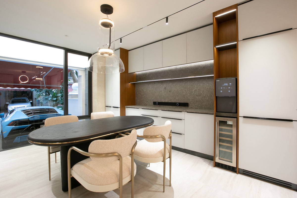 For SaleTownhomeSukhumvit, Asoke, Thonglor : 🔥For Sale Luxury house in heart of Thonglor! Renovated like brand new 4 bedroom fully furnished with private lift ready for move in Tel 0863692224