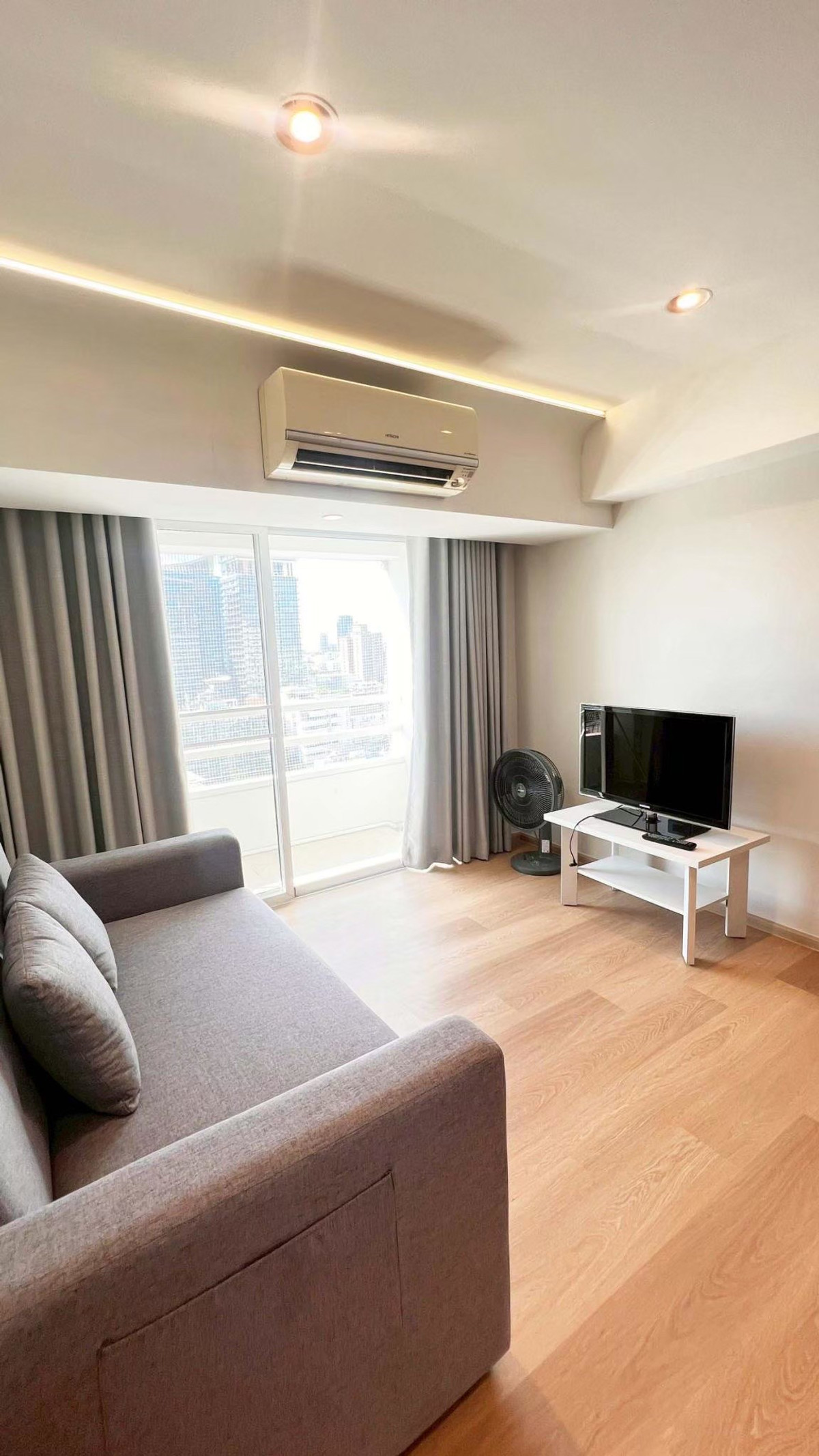 ให้เช่าคอนโดสุขุมวิท อโศก ทองหล่อ : ใช้เช่าคอนโด ทองหล่อทาวเวอร์ ชั้น16 ห้องใหม่เอี่ยมสวยมาก ทำห้องใหม่กว่า5 แสนบาท 0935596442 คุณลิตา