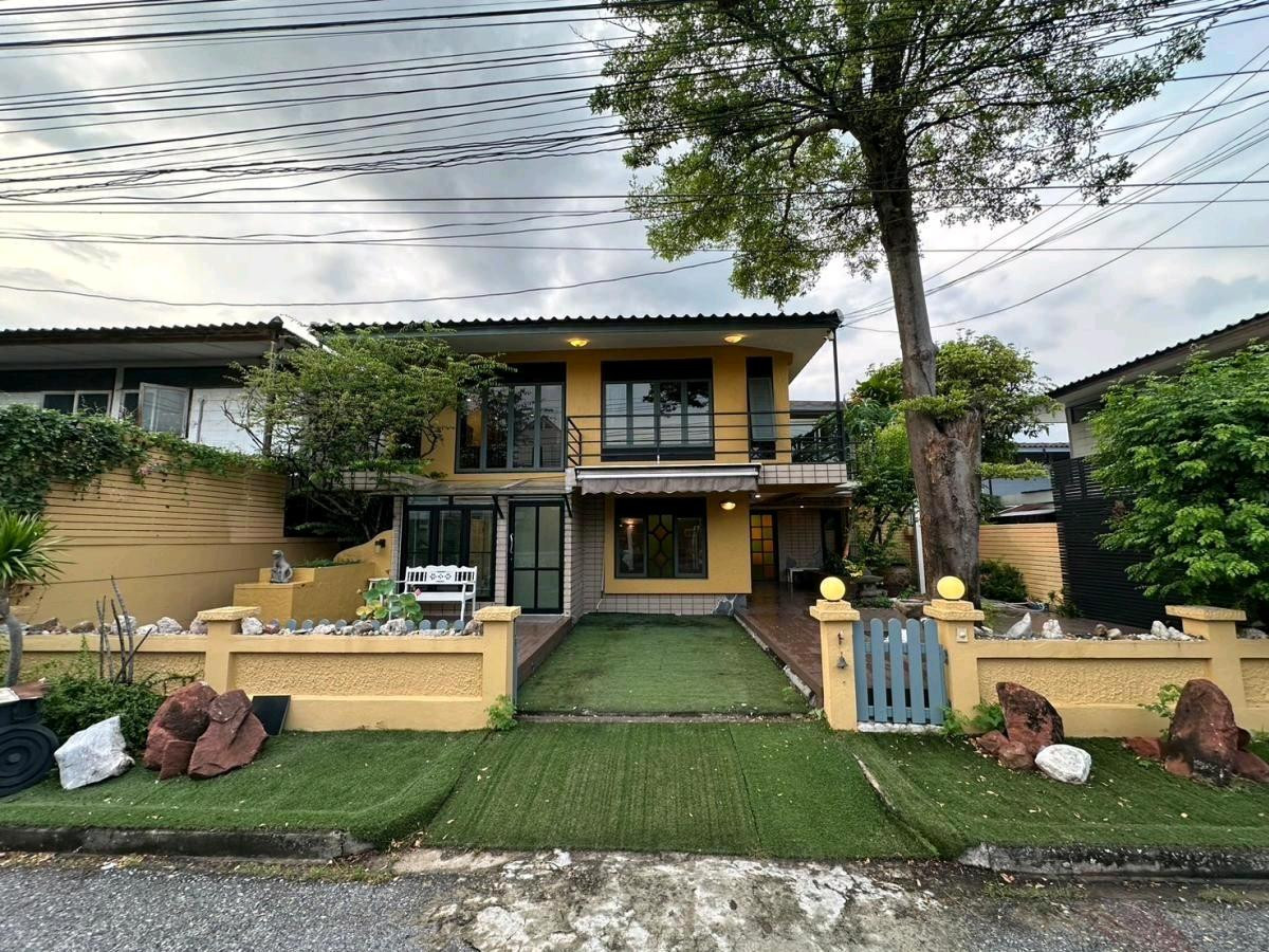 ขายบ้านเสรีไทย-นิด้า : ‼️ขายด่วน‼️Chic House For Sale‼️
Looking 🥰for a Stylish and Cozy Home?  ใครกำลังมองหาบ้านสไตล์เก๋ๆ? ไม่ซ้ำใครมาทางนี้  ใกล้ NIDA, นวมินทร์, เสรีไทย 