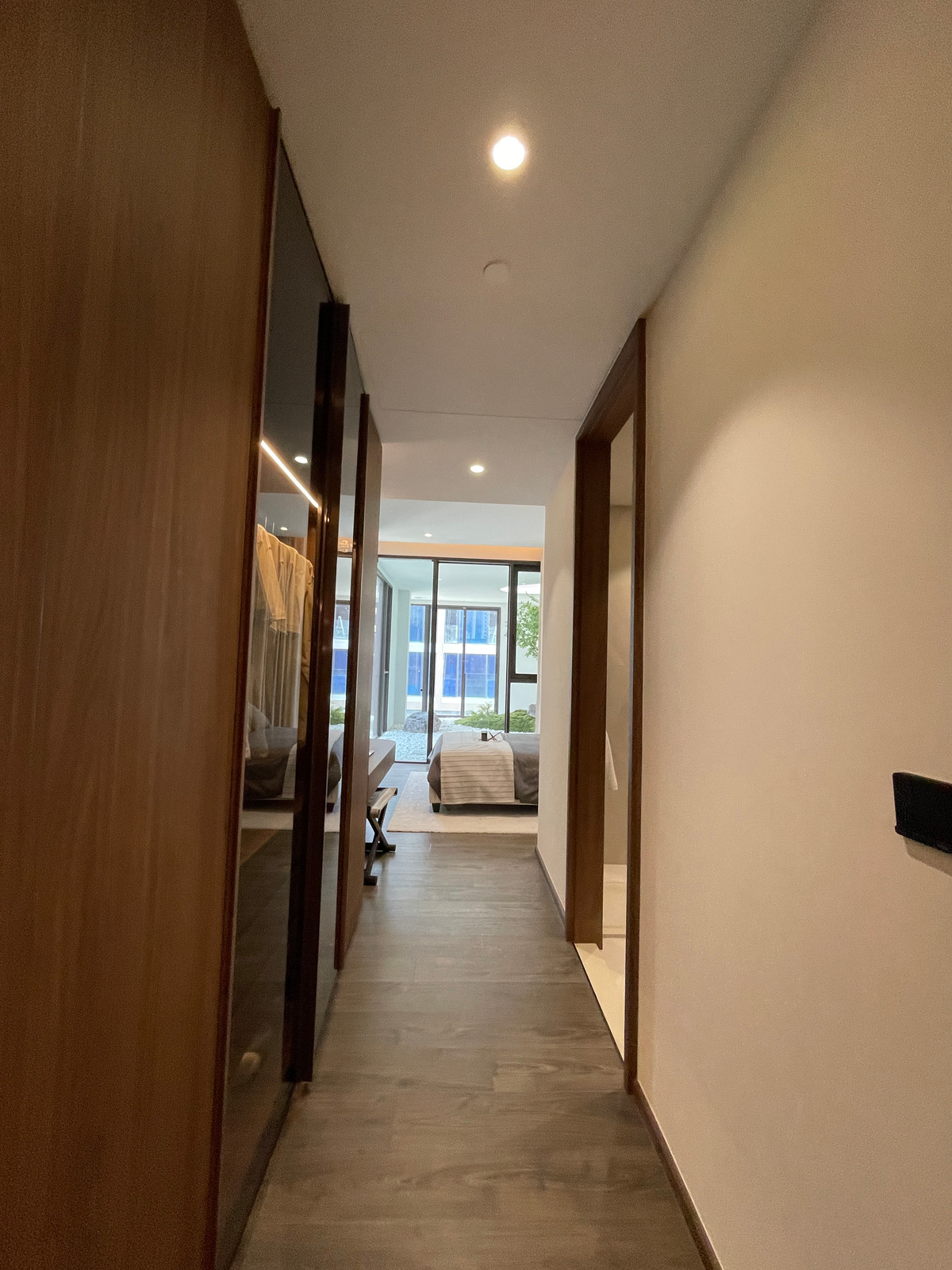 For SaleCondoSilom, Saladaeng, Bangrak : Rare unit for sale 🌳 THE ULTIMATE PARK VIEW | Rare Unit @ROMM CONVENT 🌳2 bedrooms, 2 bathrooms, usable area size 118.15 square meters on the 26th floor that offers a view of the lush Park View in the heart of Bangkok. On the highest potential location, Co