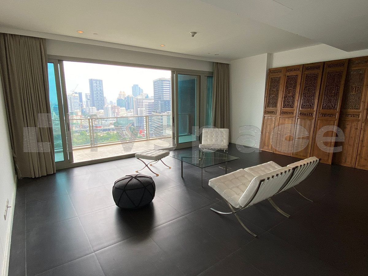 For RentCondoWitthayu, Chidlom, Langsuan, Ploenchit : ▚ LI110ツ FOR RENT: 185 Rajadamri 3BR 200sqm. 180K ✨ Stunning Lumpini Park View, High Floor, Unfurnished & Great Price 🏙️