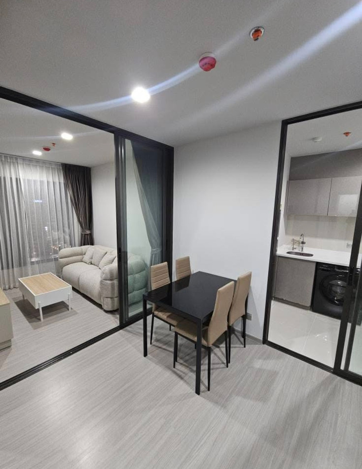 For RentCondoRama9, Petchburi, RCA : For Rent ✨ Life Asoke - Rama 9 ✨ Near Central Rama 9. Fully furnished with appliances.