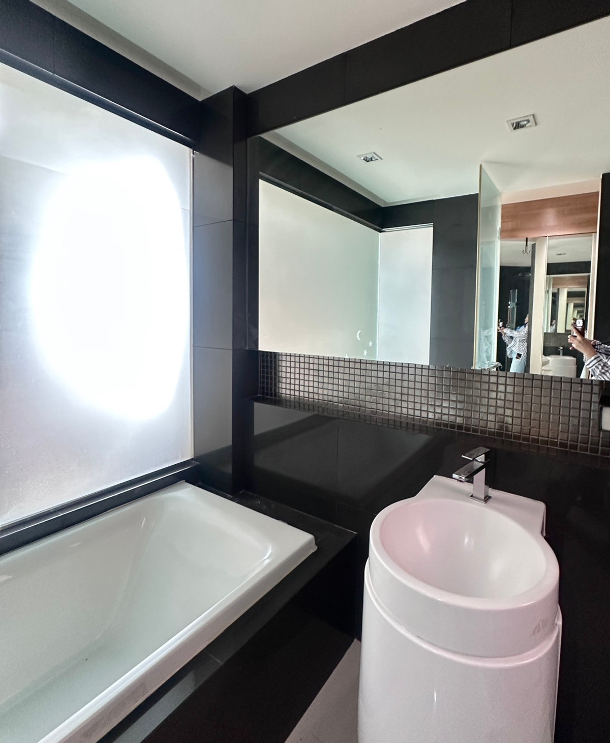 ให้เช่าคอนโดสะพานควาย จตุจักร :  💥 FOR RENT   :  Rhythm Phahol-Ari Condo   💥  