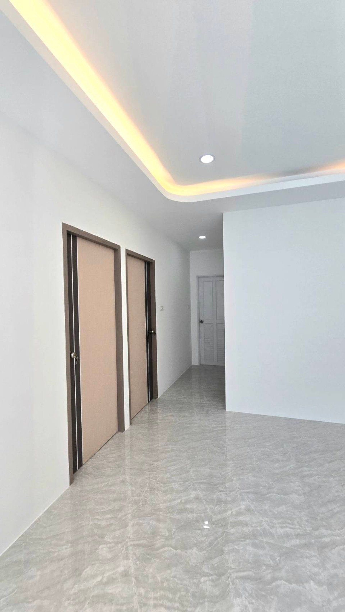 ขายภูเก็ต : หลุดจอง บ้านรีโนเวทใหม่ สวยมาก หิ้วกระเป๋า เข้าอยู่ได้เลย หมู่บ้านธินวุฒิ 3 ถนน ขวาง วิชิต-ฉลอง