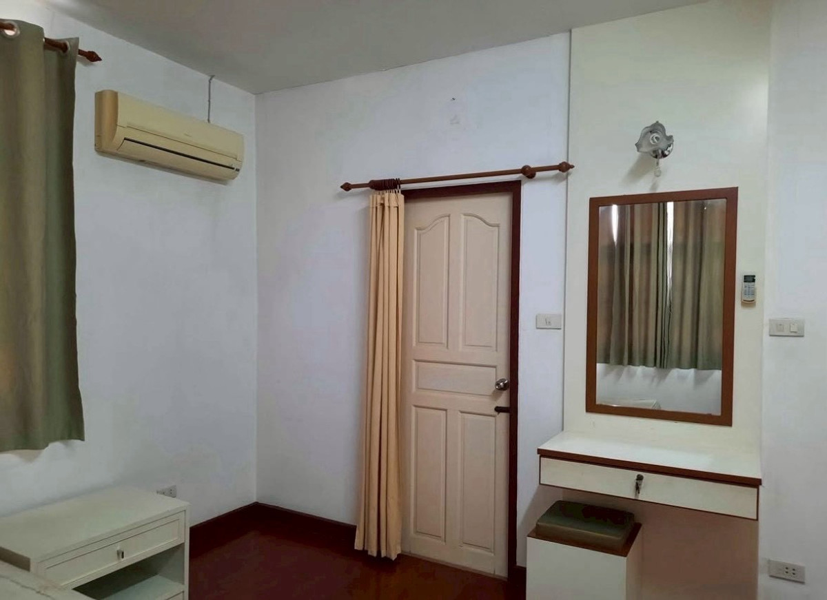 For RentHome OfficeRatchadapisek, Huaikwang, Suttisan : 🏙️2-story detached house for rent, Ban Huai Khwang, suitable for living or home office ⚡️🔥