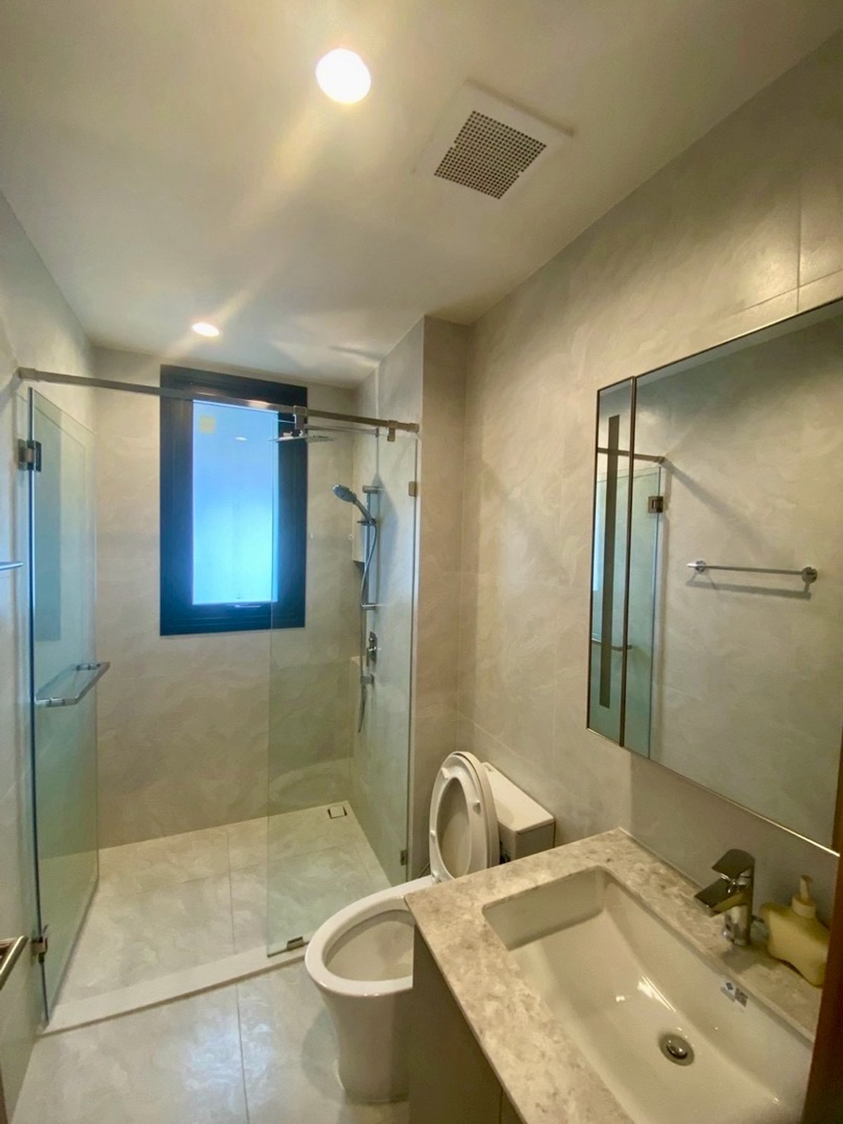 For RentCondoRama9, Petchburi, RCA : pynn soonvijai 3 bedroom ready to move in