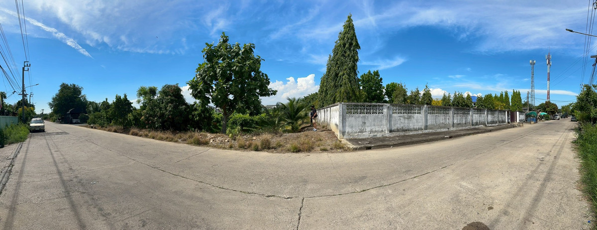 For SaleLandBang kae, Phetkasem : Empty land for sale, Soi Ruam Yat, area 8-0-72 rai, good location, convenient travel, access to water and electricity.