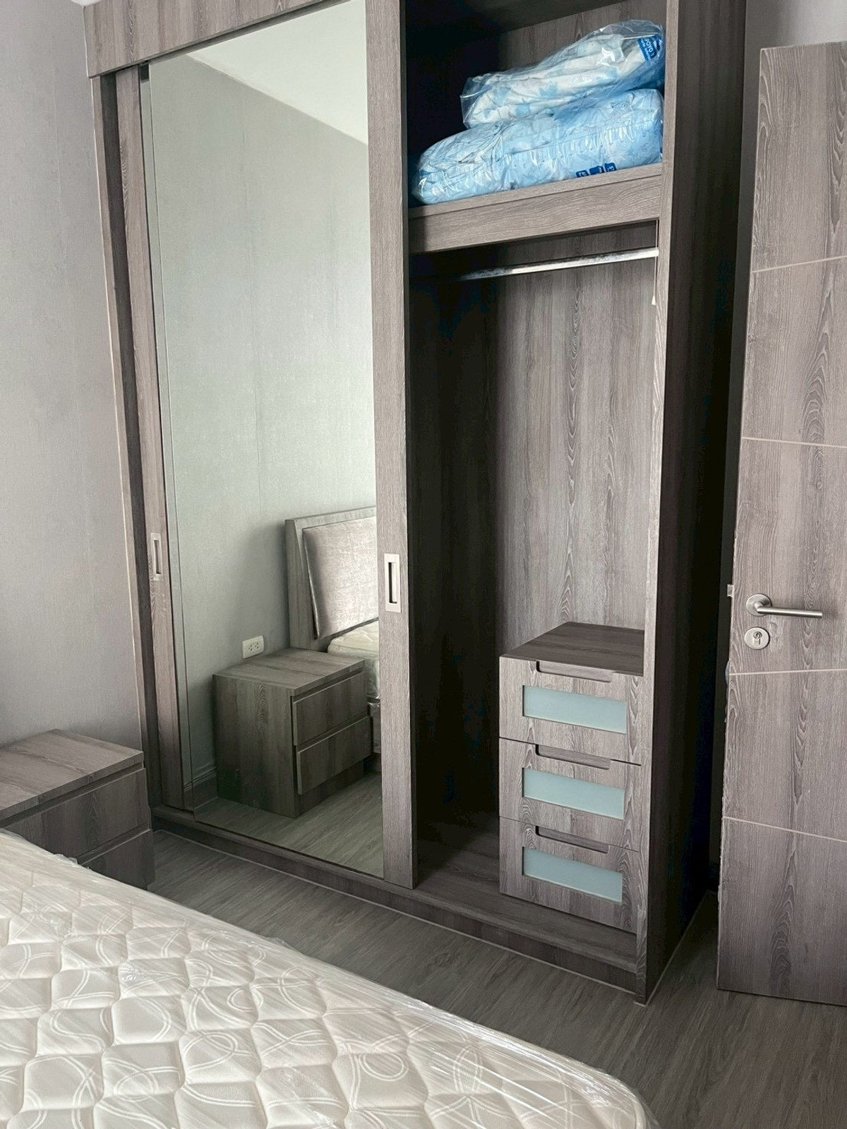 For SaleCondoSukhumvit, Asoke, Thonglor : Trapezo Sukhumvit 16 / 2 Bedrooms (SALE WITH TENANT), Trapezo Sukhumvit 16 / 2 Bedrooms (Sale with Tenant) BJ114