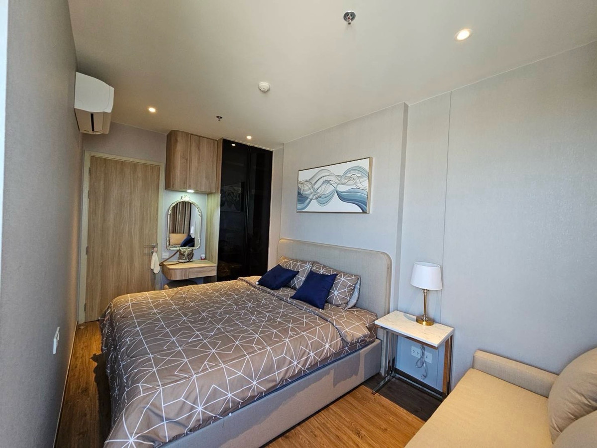 For RentCondoPattaya, Bangsaen, Chonburi : Condo for rent in the heart of Pattaya, corner room with sea view.