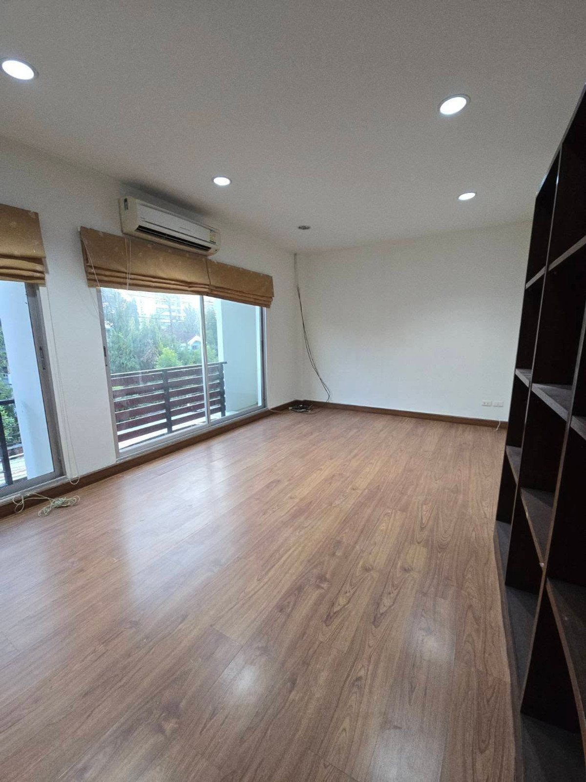 ขายทาวน์โฮมโชคชัย4 ลาดพร้าว71 : หลังมุม 26.7ตรว 6นอน5น้ำ2จอด ทาวน์โฮม 4 ชั้น บ้านกลางเมือง เออร์บาเนี่ยน ลาดพร้าว 71 