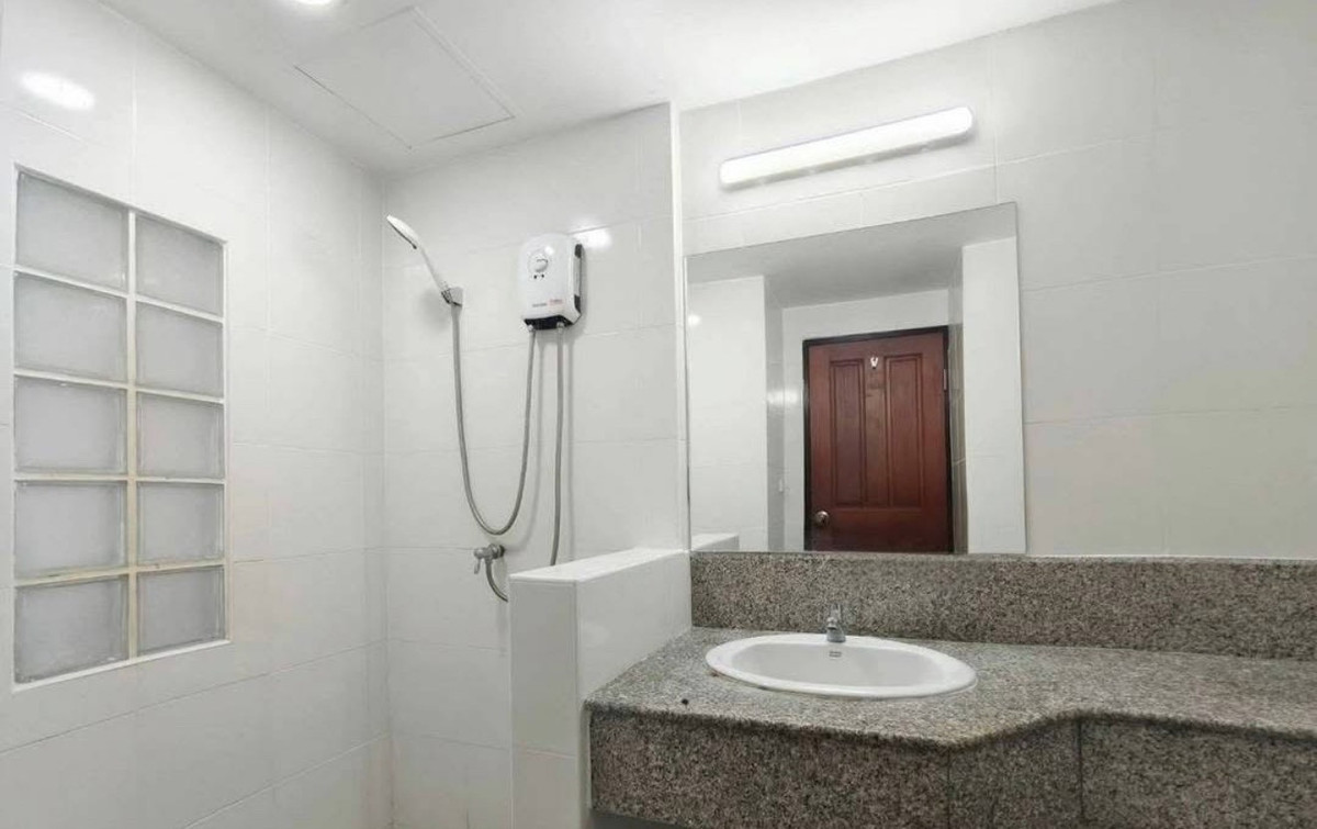 For RentCondoRatchathewi,Phayathai : ★ Phayathai Place ★ 30 sq m, 17th floor (studio), ★ Near BTS Phayathai and Airport Link Phayathai ★ Near Siam Paragon, Siam Square ★ Numerous amenities ★ Fully equipped with electrical appliances ★