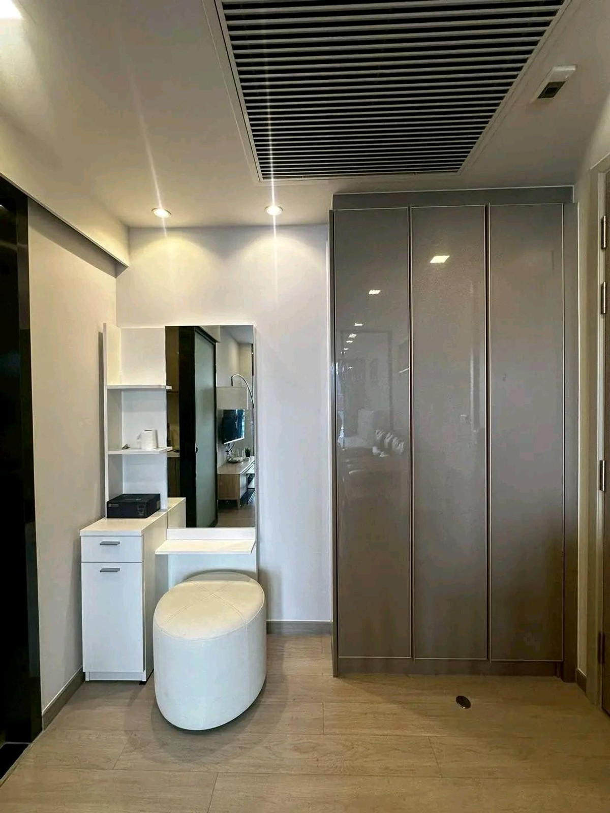 ขายคอนโดพระราม 9 เพชรบุรีตัดใหม่ RCA : 69 04 452 
ขาย วันไนน์ไฟว์ อโศก – พระราม 9