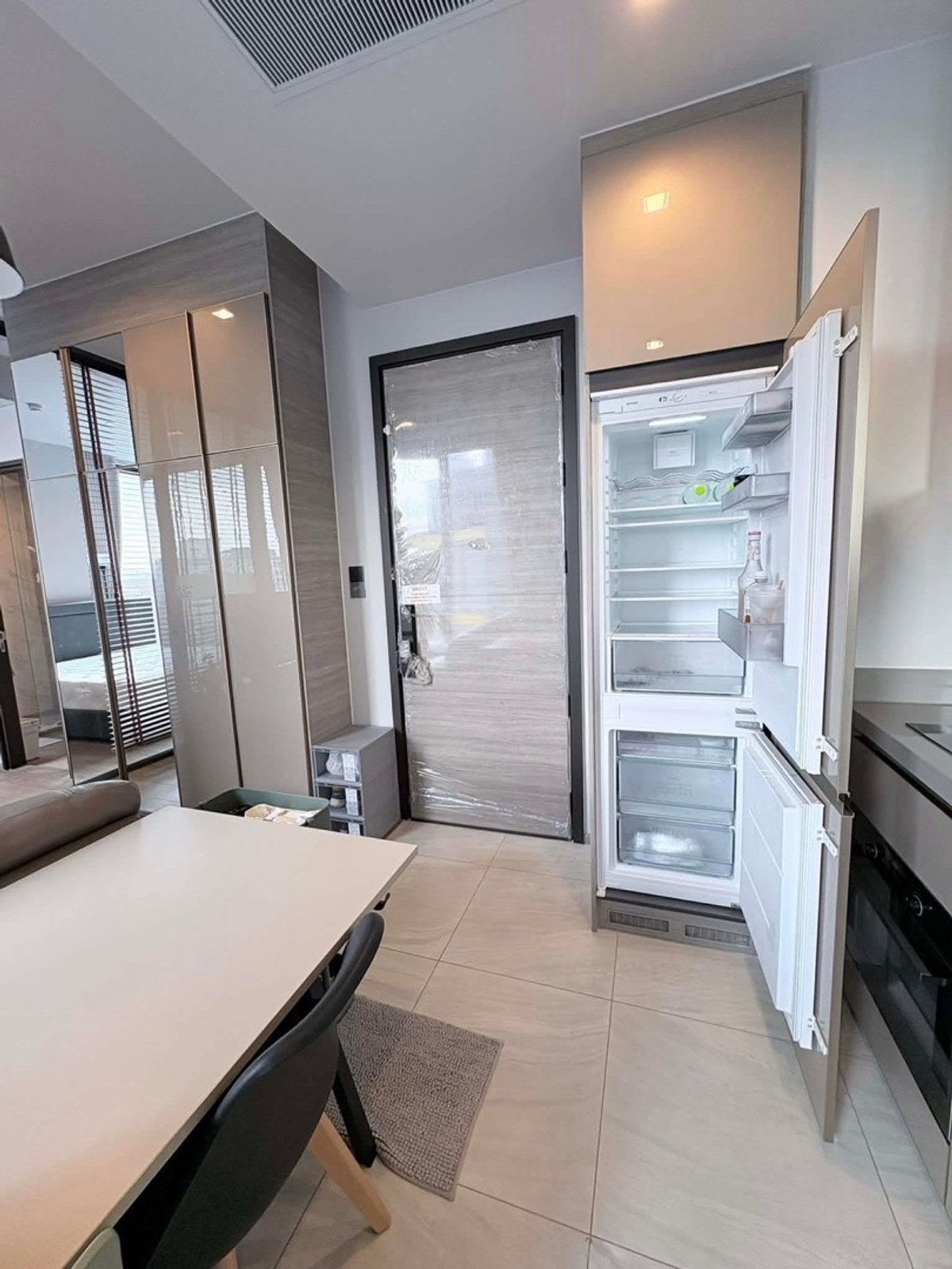 ขายคอนโดลาดพร้าว เซ็นทรัลลาดพร้าว : ขายด่วน !! The Crest Park Residences – ห้าแยกลาดพร้าว ชั้น 10 ขนาด 35 ตร.ม 1ห้องนอน 1 ห้องน้ำ เฟอร์นิเจอร์ครบ จบ ย้ายกระเป๋าเข้าอยู่ได้ทันที!! 6,450,000 บาท ราคานี้หมดแล้วหมดเลยค่ะ ไม่มีแล้วจ้า
