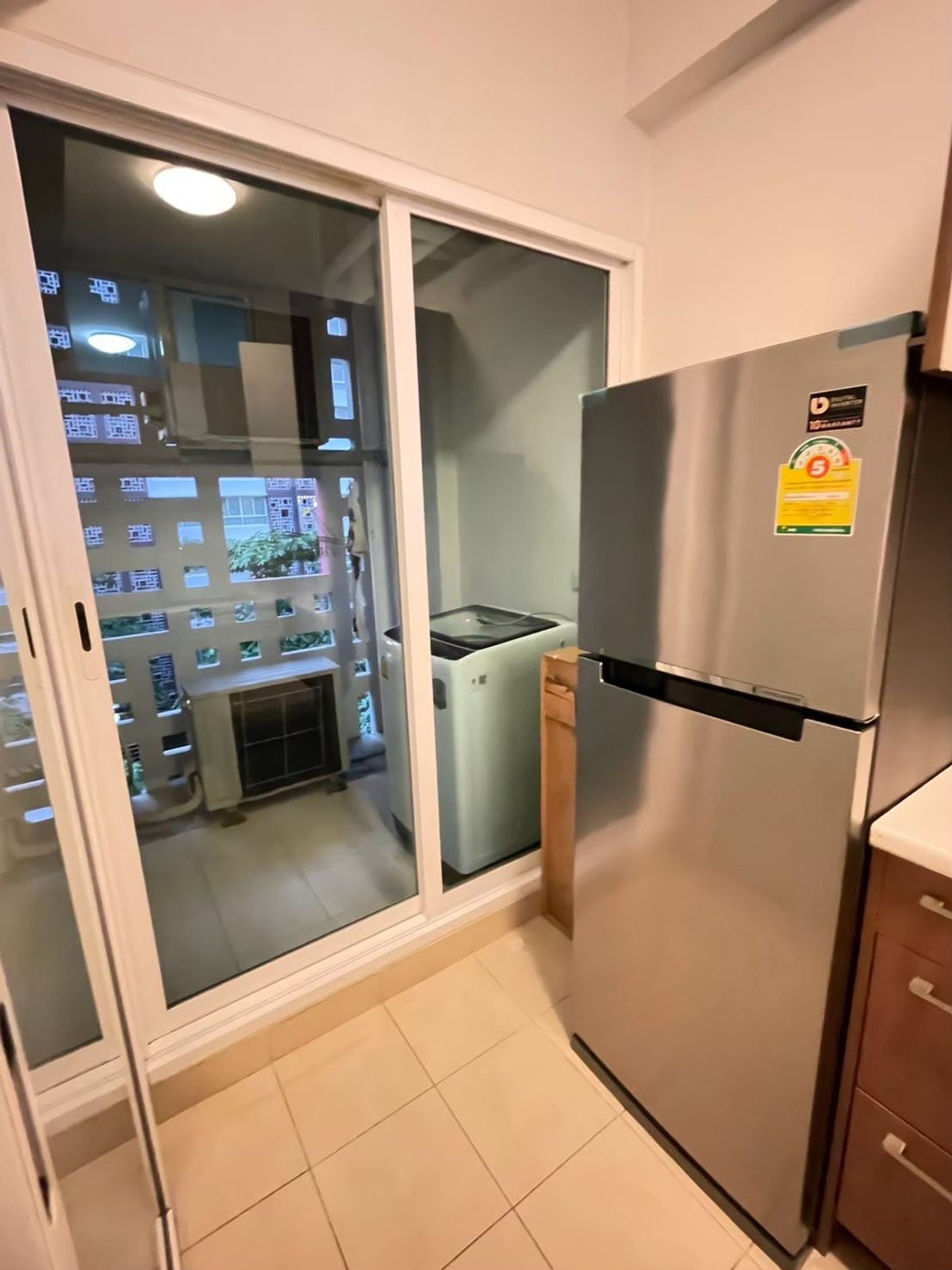 ให้เช่าคอนโดพระราม 9 เพชรบุรีตัดใหม่ RCA : 🏢✨ ให้เช่า Ibiza Condo (ใกล้ MRT พระราม 9 / เพชรบุรี)  🐈 เลี้ยงแมวได้ 1 ตัว (ไม่เปิดเผย)