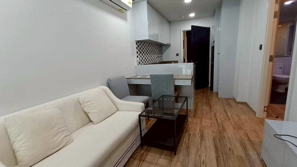 ให้เช่าคอนโดสาทร นราธิวาส : 🏙️ ปล่อยเช่า Maestro 01 Sathorn - Yenakat | ห้องสวย โทนอบอุ่น เลี้ยงสัตว์ได้! 🐶🐱 ทำเลสาทร-เย็นอากาศ ใกล้เมือง แต่ได้ความสงบ เป็นส่วนตัว 🌿✨