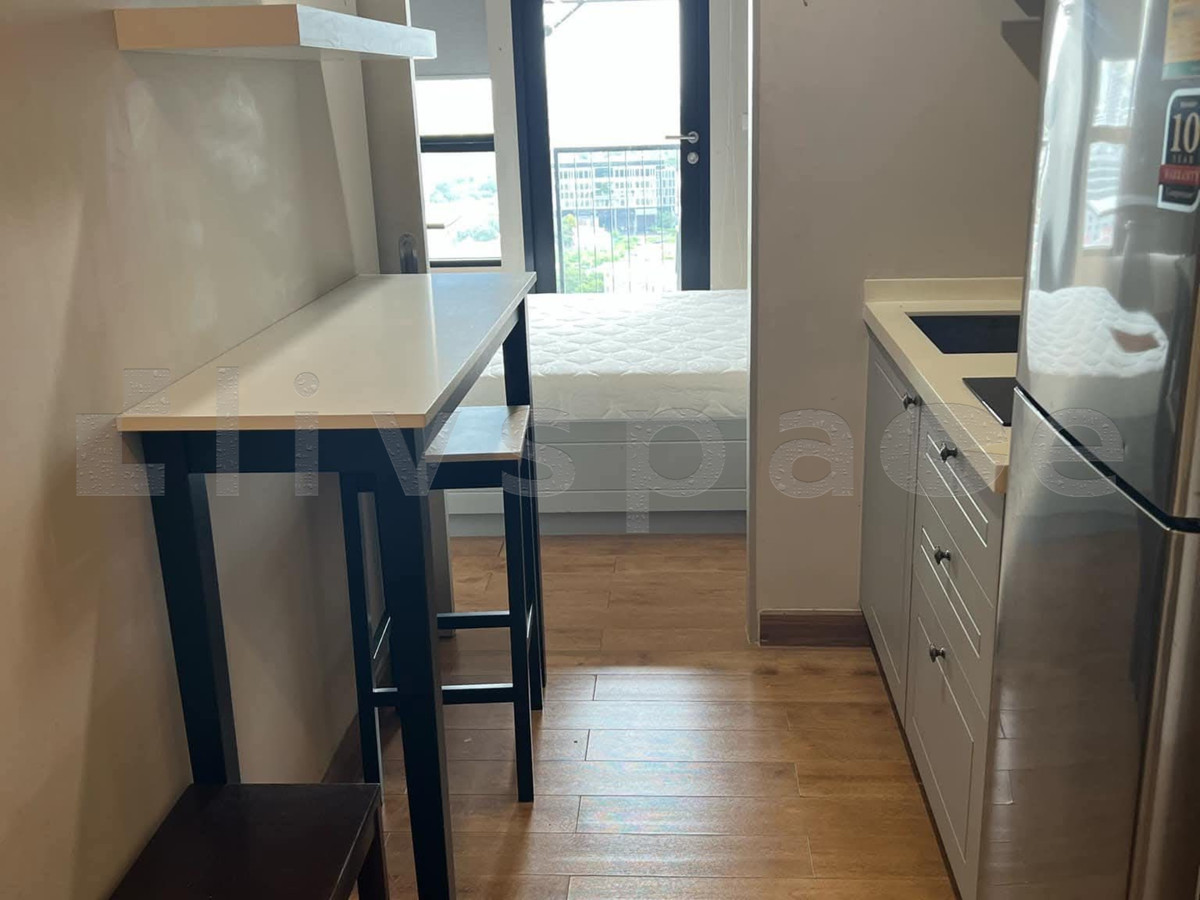 For RentCondoSapankwai,Jatujak : ▚ LI115ツ FOR RENT: The Editor 1BR 28.25sqm. 17K ✨ Rare Partitioned Layout, Corner Unit, Fully Furnished & Large TV 🏙️