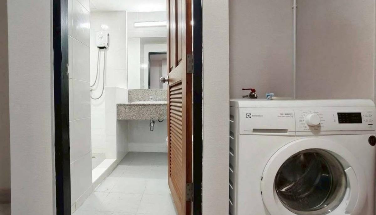 For RentCondoRatchathewi,Phayathai : ★ Phayathai Place ★ 30 sq m, 17th floor (studio), ★ Near BTS Phayathai and Airport Link Phayathai ★ Near Siam Paragon, Siam Square ★ Numerous amenities ★ Fully equipped with electrical appliances ★