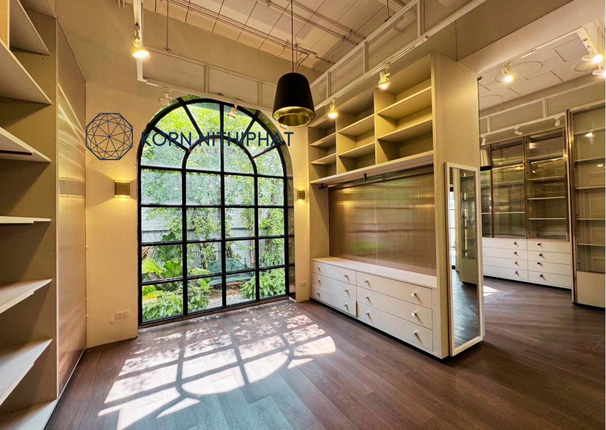 For RentOfficeSukhumvit, Asoke, Thonglor : For rent, 4-story detached building, 1,000 sq m, STAND ALONE BUILDING @ Thonglor Sukhumvit 55.