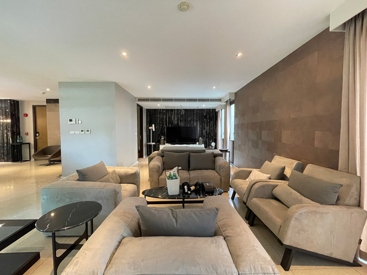 ให้เช่าคอนโดสาทร นราธิวาส : บ้านระดับ Luxury พร้อมสระว่ายน้ำและสวนส่วนตัว ในโซนสาทร – ยานนาวา พื้นที่ใช้สอยขนาดใหญ่ถึง 393 ตารางเมตร พร้อม Private Lift ให้ความเป็นส่วนตัวสูง เหมาะสำหรับผู้บริหาร ชาวต่างชาติ หรือครอบครัวที่ต้องการบ้านหรูใจกลางเมือง