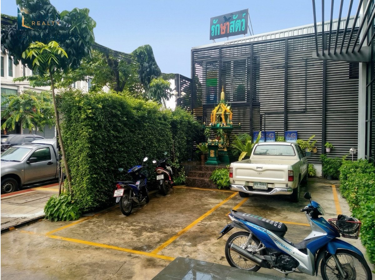 ขายอาคารพาณิชย์นวมินทร์ รามอินทรา : [ขาย-เช่าด่วน!] อาคารสำนักงานหัวมุม ทำเลทองคู้บอน – พื้นที่ใช้สอยยักษ์ 1,700 ตร.ม. ✨🏢