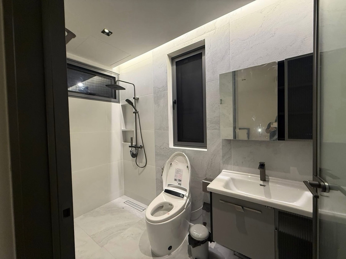 ขายบ้านวิภาวดี ดอนเมือง หลักสี่ : บ้านใหม่พร้อมสระส่วนตัว ขายต่ำกว่าทุน ทำเลดอนเมือง ใกล้สนามบิน ระบบ Smart Home ทั้งหลัง เหมาะอยู่อาศัย หรือ ปล่อยเช่า