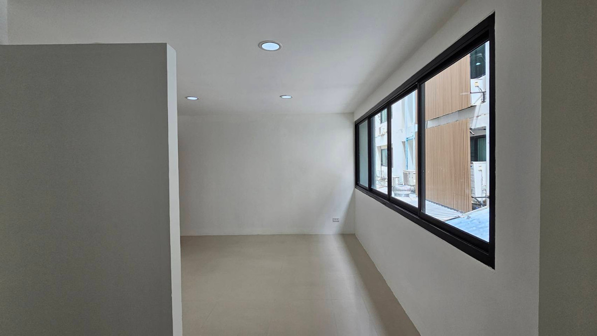 ขายทาวน์โฮมเลียบทางด่วนรามอินทรา : ทาวน์โฮม 3.5 ชั้น ทาวน์อินทาวน์ ใกล้โรงเรียนบดินทร์เดชา - โรงเรียนนานาชาติ เชื่อมต่อเส้นเลียบทางด่วนได้ทันที พร้อมเดินทางไปเอกมัย-ทองหล่อ 🚘