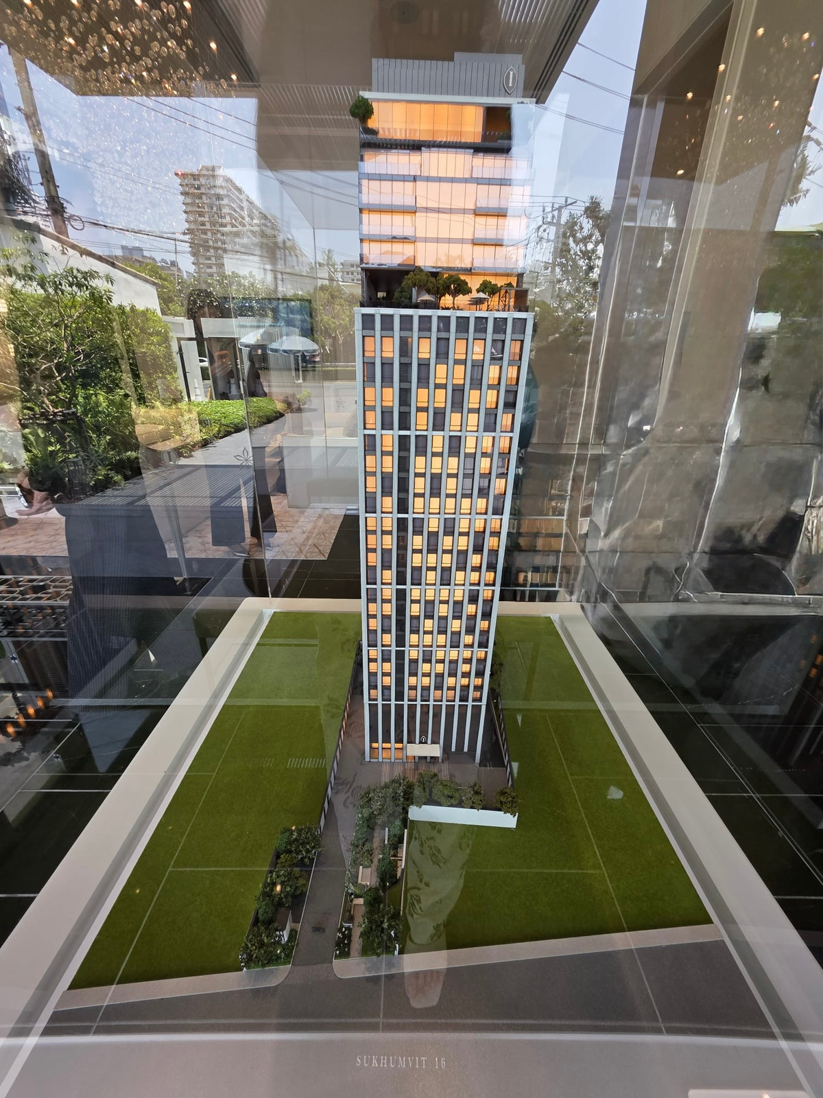 ขายคอนโดสุขุมวิท อโศก ทองหล่อ : Intercontinental Residences Bangkok Asoke: 453sqm. 4bed 4.5bath 219,000,000 bht. with maidroom, yard and storage Am: 0656199198