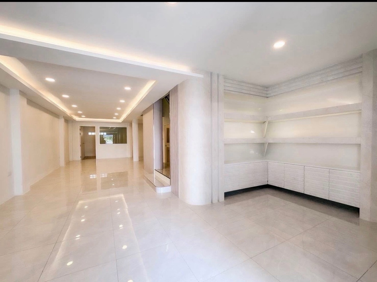 For SaleHome OfficeRamkhamhaeng, Hua Mak : 4-Storey Renovated Home Office Baan Klang Muang Rama 9 Ladprao Town in Town Ready for Business Near Expressway