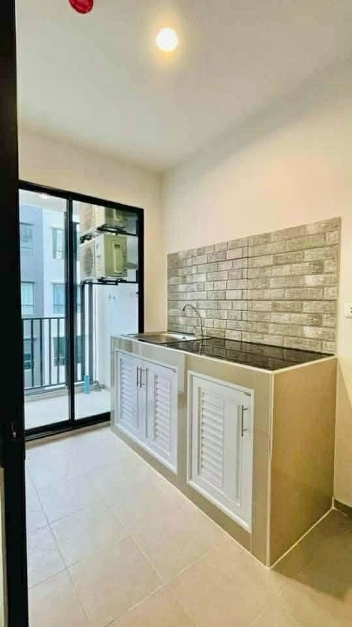 ให้เช่าคอนโดวิภาวดี ดอนเมือง หลักสี่ : 📍โครงการ : Reach Phaholyothin 52 (รีช พหลโยธิน 52)
🚝 ใกล้ : BTS สถานีสะพานใหม่ 400 เมตร
💵 ราคาเช่า : 9,300 บาท / เดือน