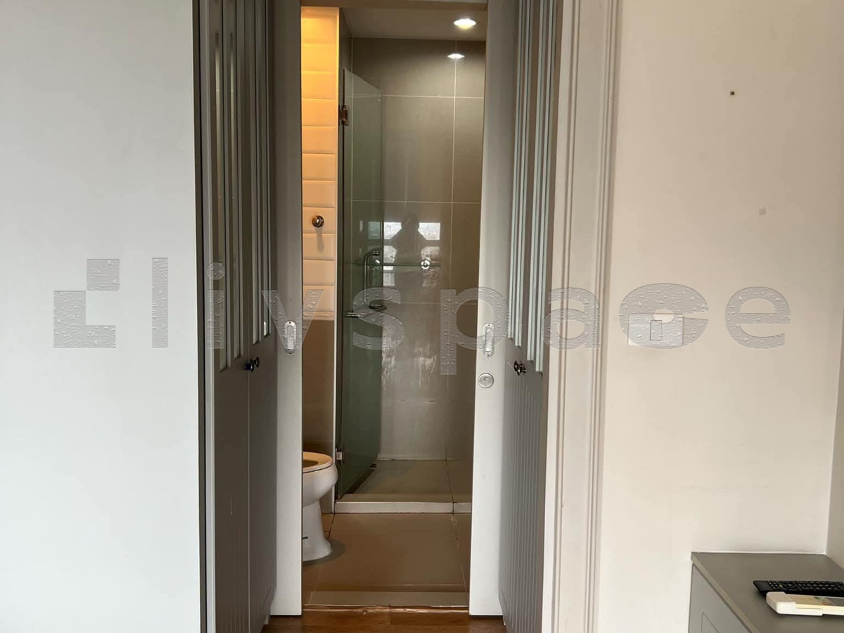 For RentCondoSapankwai,Jatujak : ▚ LI115ツ FOR RENT: The Editor 1BR 28.25sqm. 17K ✨ Rare Partitioned Layout, Corner Unit, Fully Furnished & Large TV 🏙️