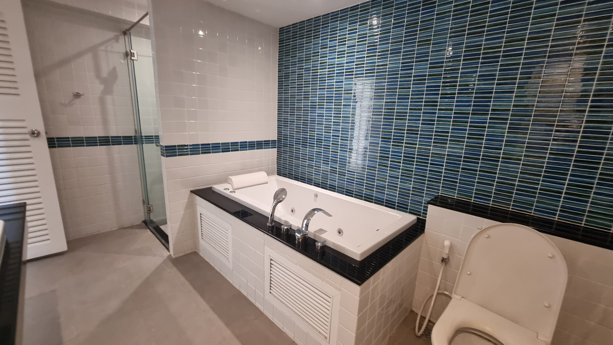 For SaleTownhomeSukhumvit, Asoke, Thonglor : Townhouse for sale, renovated, Thonglor, 4 bedrooms, 3 bathrooms, land size 30 sq m.