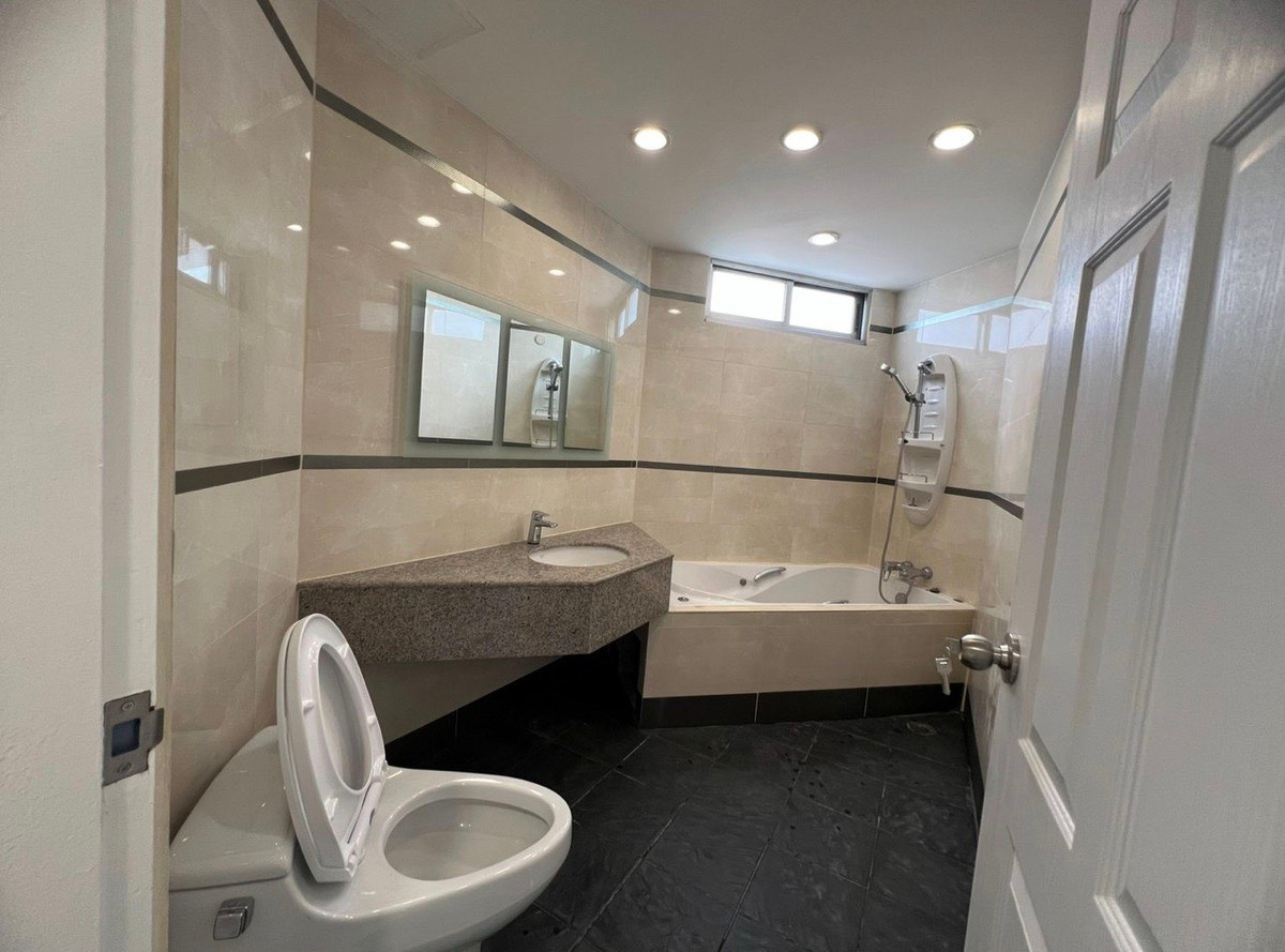 ให้เช่าคอนโดวิทยุ ชิดลม หลังสวน : 🏢 ให้เช่า วิทยุ คอมเพล็กซ์  วิวเมืองโล่ง ห้องใหญ่หายาก ใจกลาง CBD ใกล้ BTS เพลินจิต ✨