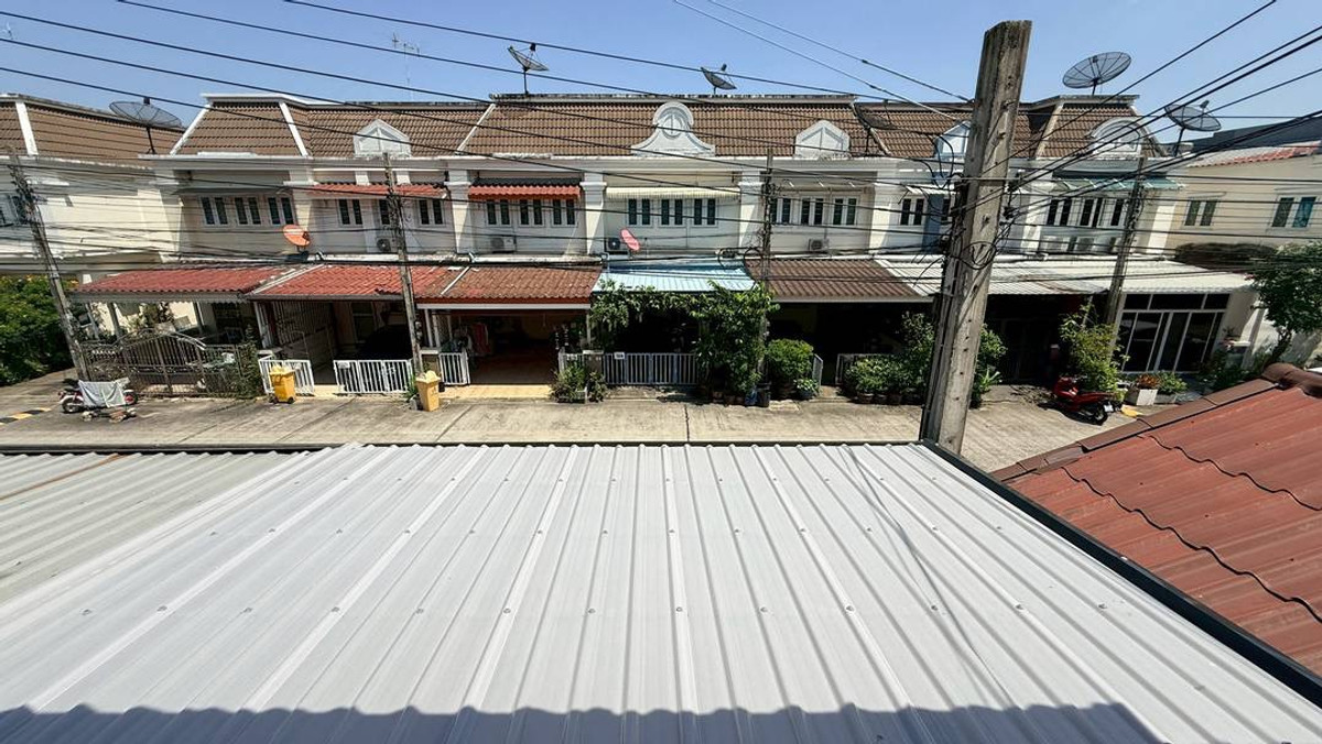 ขายทาวน์โฮมลาดกระบัง สุวรรณภูมิ : ขายด่วน ทฮ 2 ชั้น 3 ห้องนอน รีโนเวทใหม่ทั้งหมด หมู่บ้าน ดิเอ็กคลูซีฟ เฉลิมพระเกียรติ ร.9 ซอย72 ใกล้วงแหวนกาญจนาภิเษก, สนามบินสุวรรณภูมิ (Gant-285)