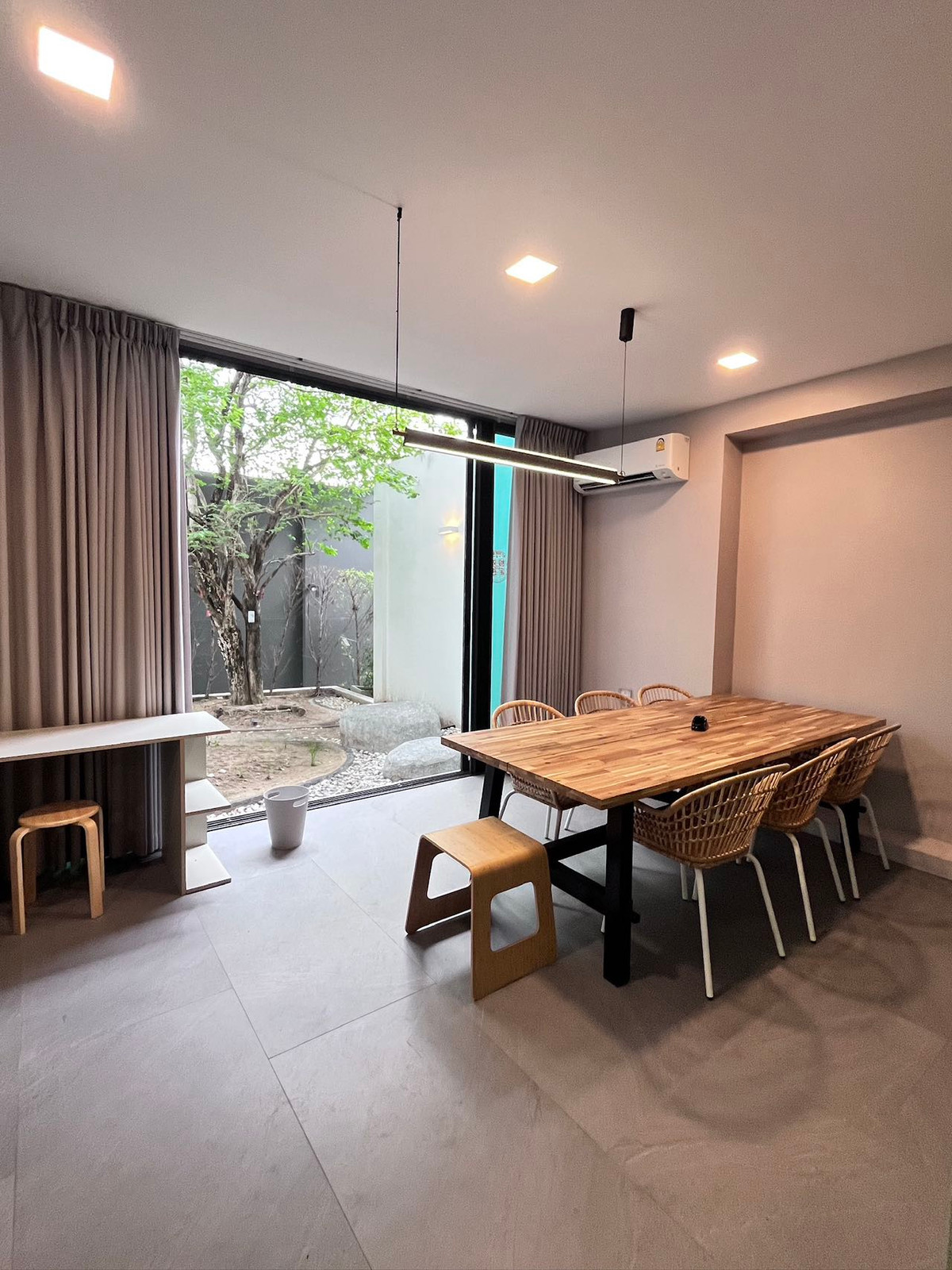 ให้เช่าบ้านพัฒนาการ ศรีนครินทร์ : ᚱ ให้เช่า 🔥ต่อรองได้ ปล่อยเช่าด่วน ✅4 ห้องนอน 324 ตร.ม. บ้านเดี่ยว Vive Rama 9 ใกล้โรงเรียนนานาชาติ Wellington และโรงพยาบาลสมิติเวช