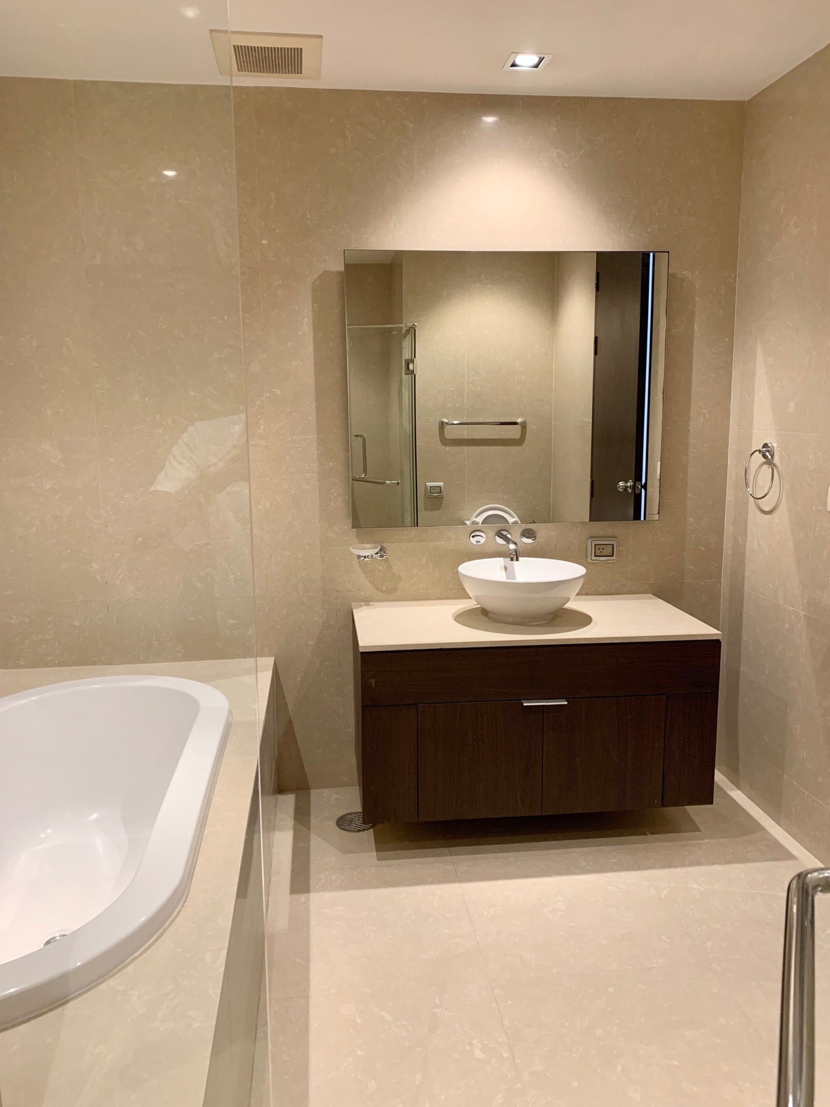 ให้เช่าคอนโดสุขุมวิท อโศก ทองหล่อ : ให้เช่า The Madison Condominium ราคา 75,000 บาท [MKr260414]