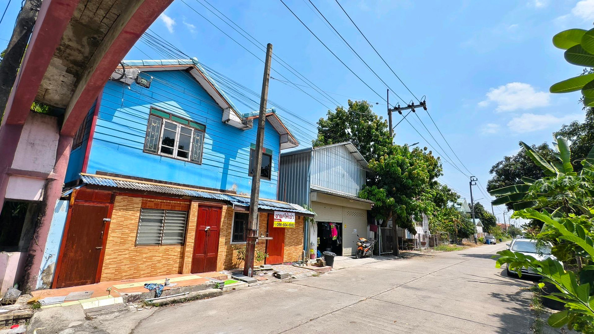 For RentHouseMin Buri, Romklao : For rent, detached house, Soi Pracha Ruamjai 45, next to Wari Phirom Park.