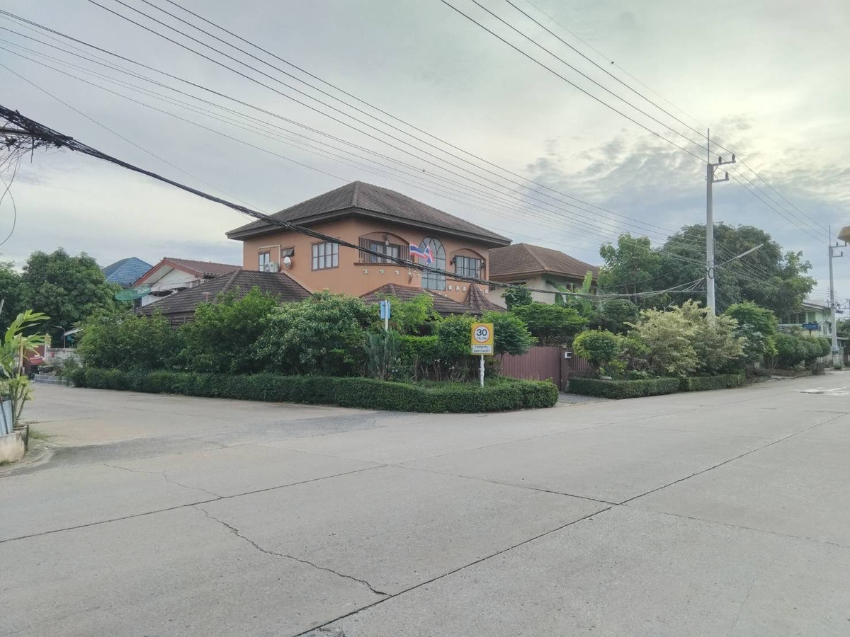 ขายบ้านปทุมธานี รังสิต ธรรมศาสตร์ : ขายบ้านเดี่ยว 2 ชั้น หลังหัวมุม ทำเลดี วิวสนามกอล์ฟไพน์เฮิร์สท