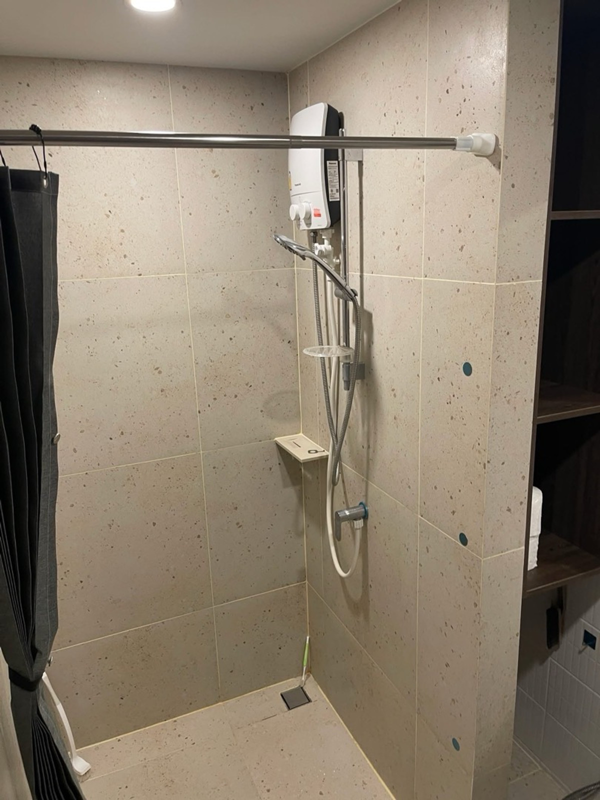 ให้เช่าคอนโดปทุมธานี รังสิต ธรรมศาสตร์ : 📣 ห้องมุม วิวสระ 31 ตร.ม. ใกล้ BTS คูคต | Nue Cross Khu Khot Station 📣