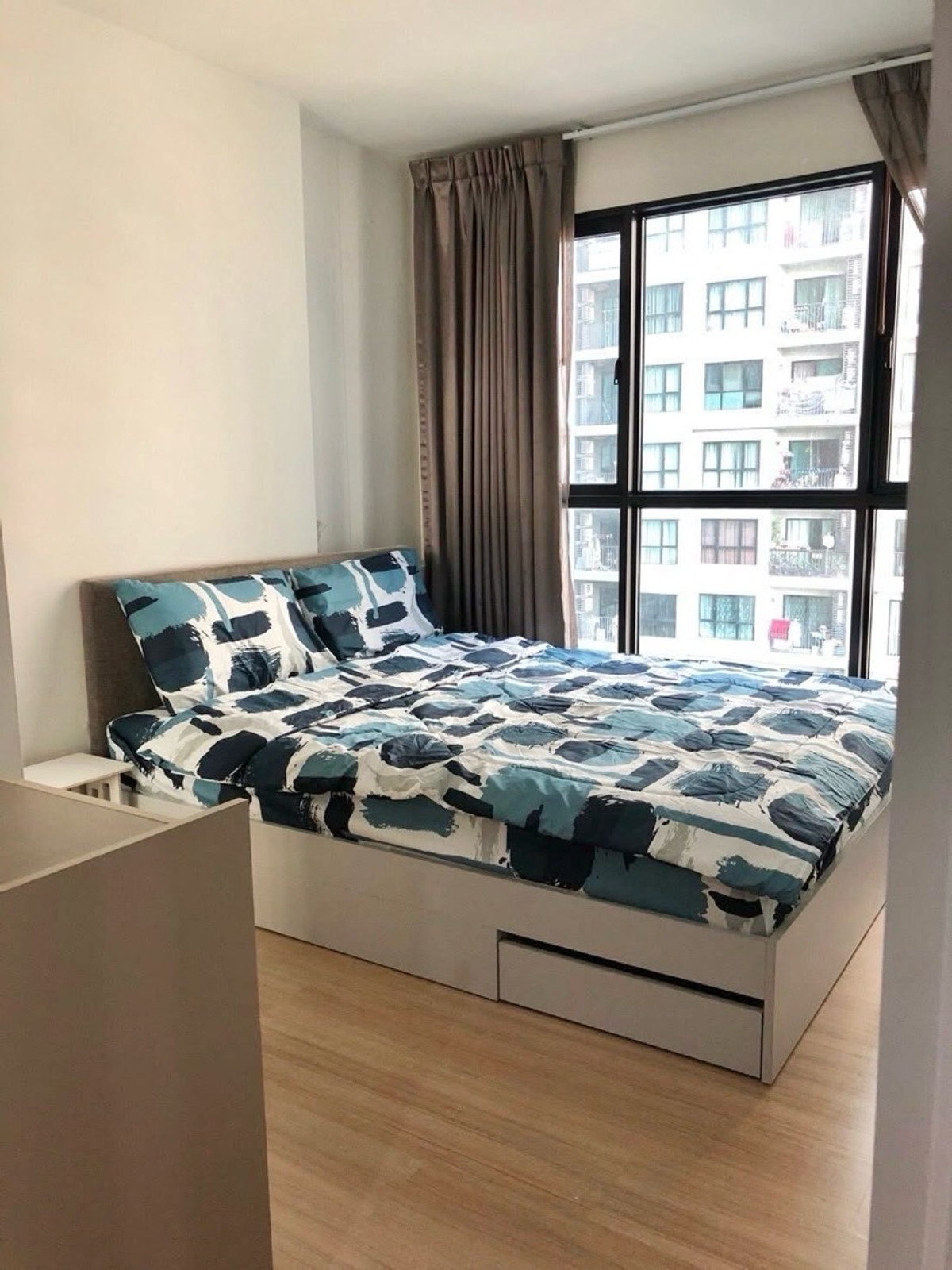 For RentCondoChaengwatana, Muangthong : 📍Project: The Base Chaengwattana
🚝 Near: MRT Muang Thong Thani Station 750 meters.
💵 Rental price: 11,000 baht / month